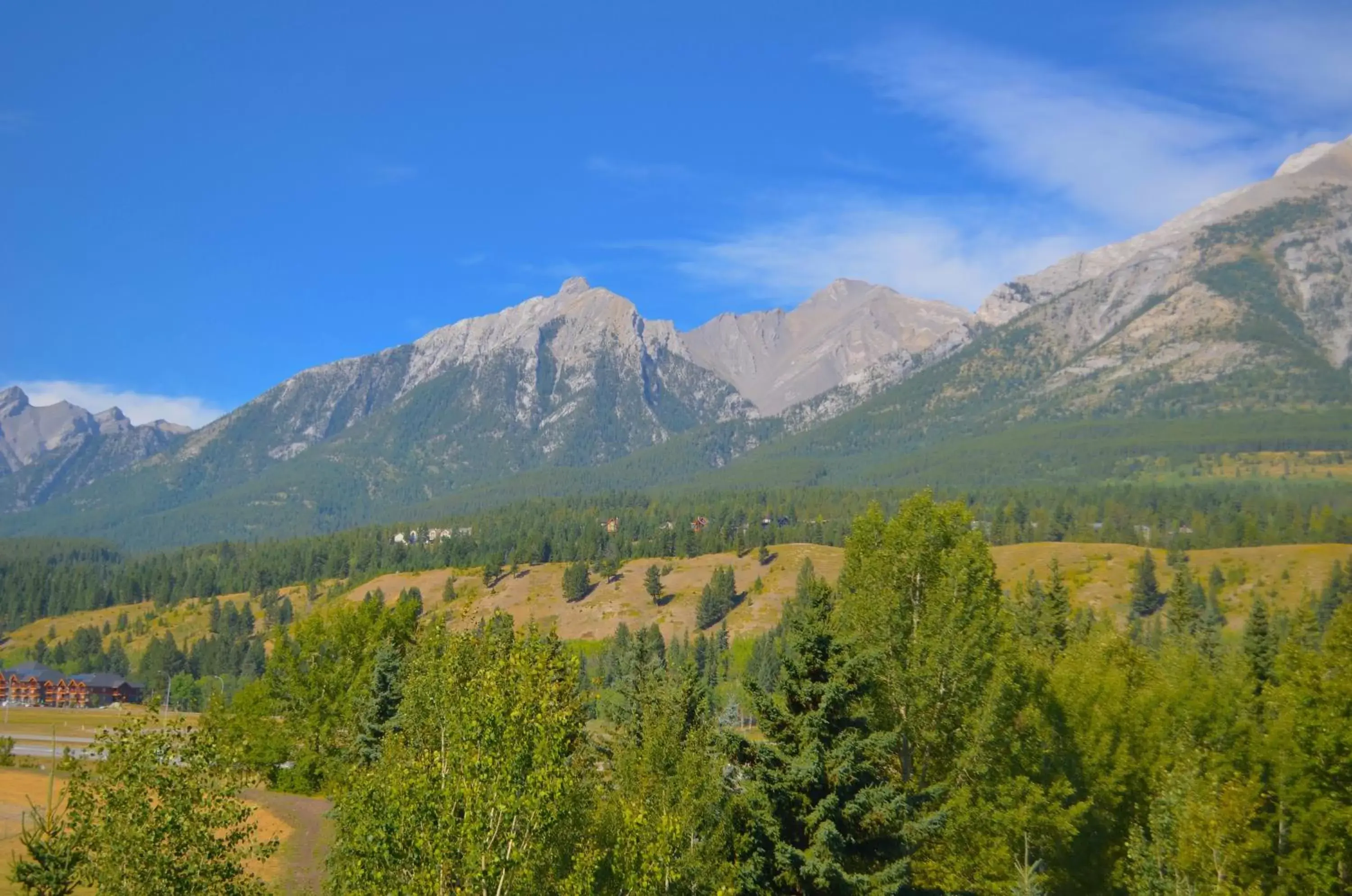 Mountain view in Sunset Resorts Canmore and Spa