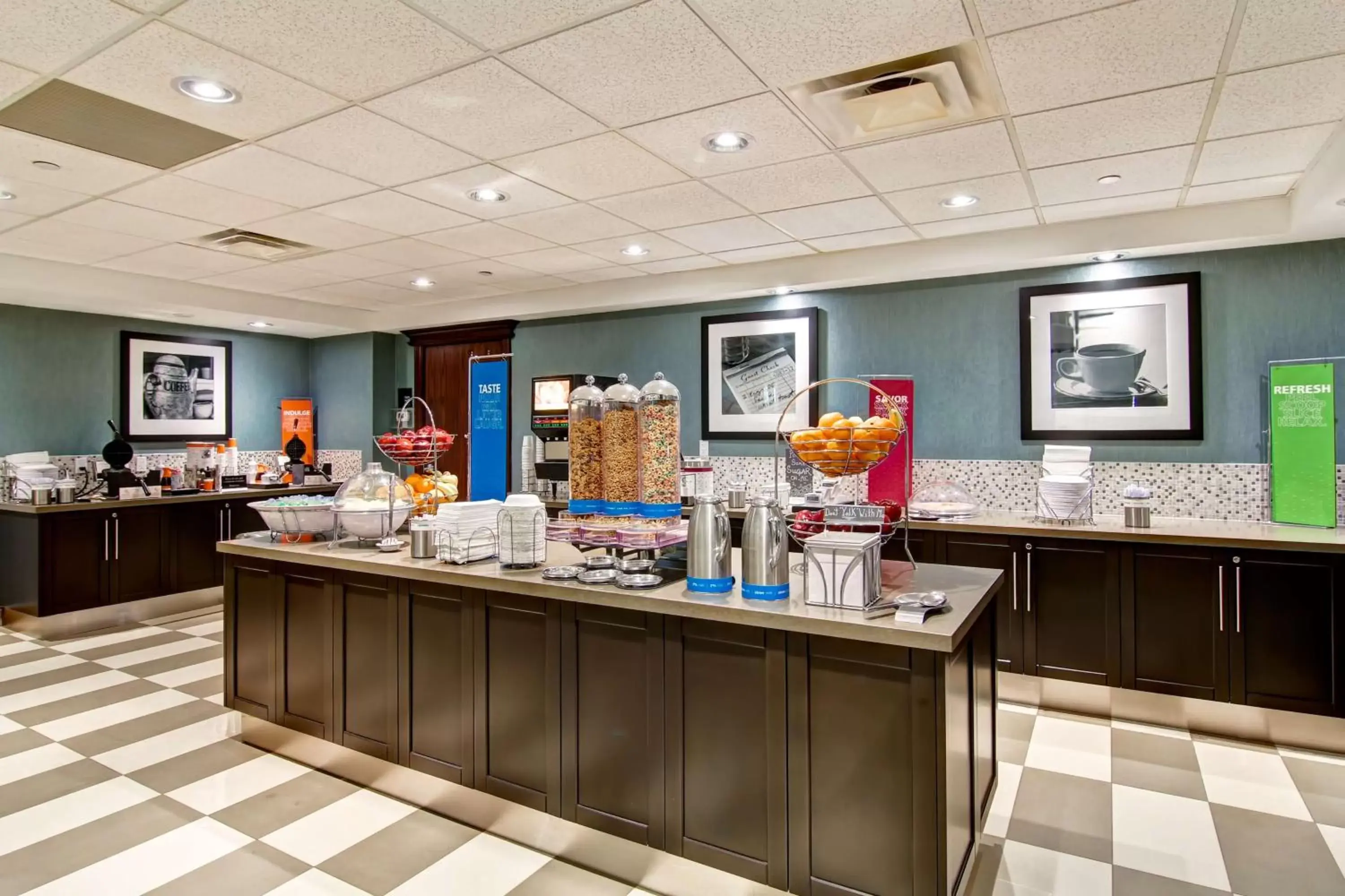 Dining area, Restaurant/Places to Eat in Hampton Inn Sudbury, Ontario