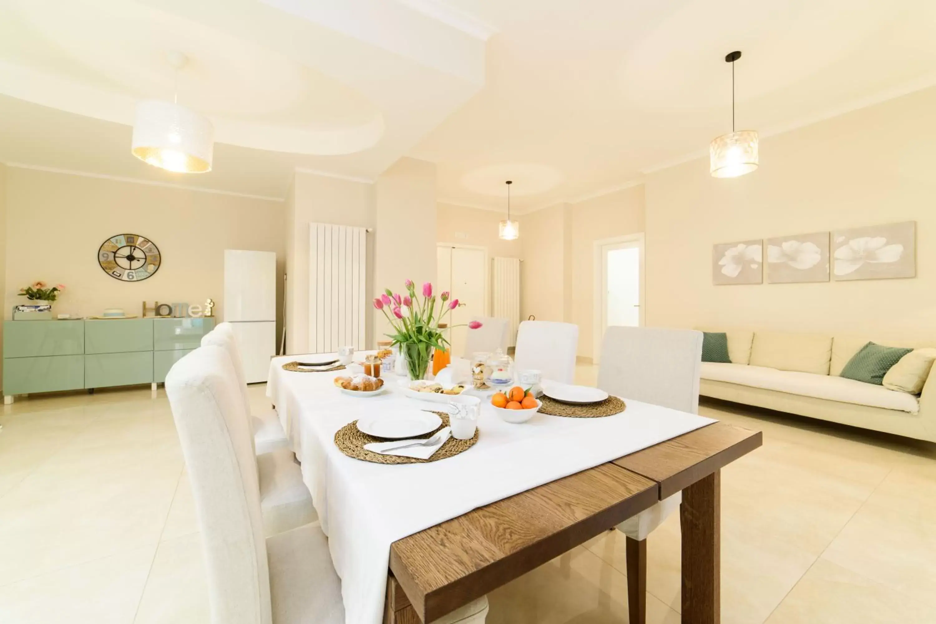 Living room, Dining Area in HomeAway Salerno