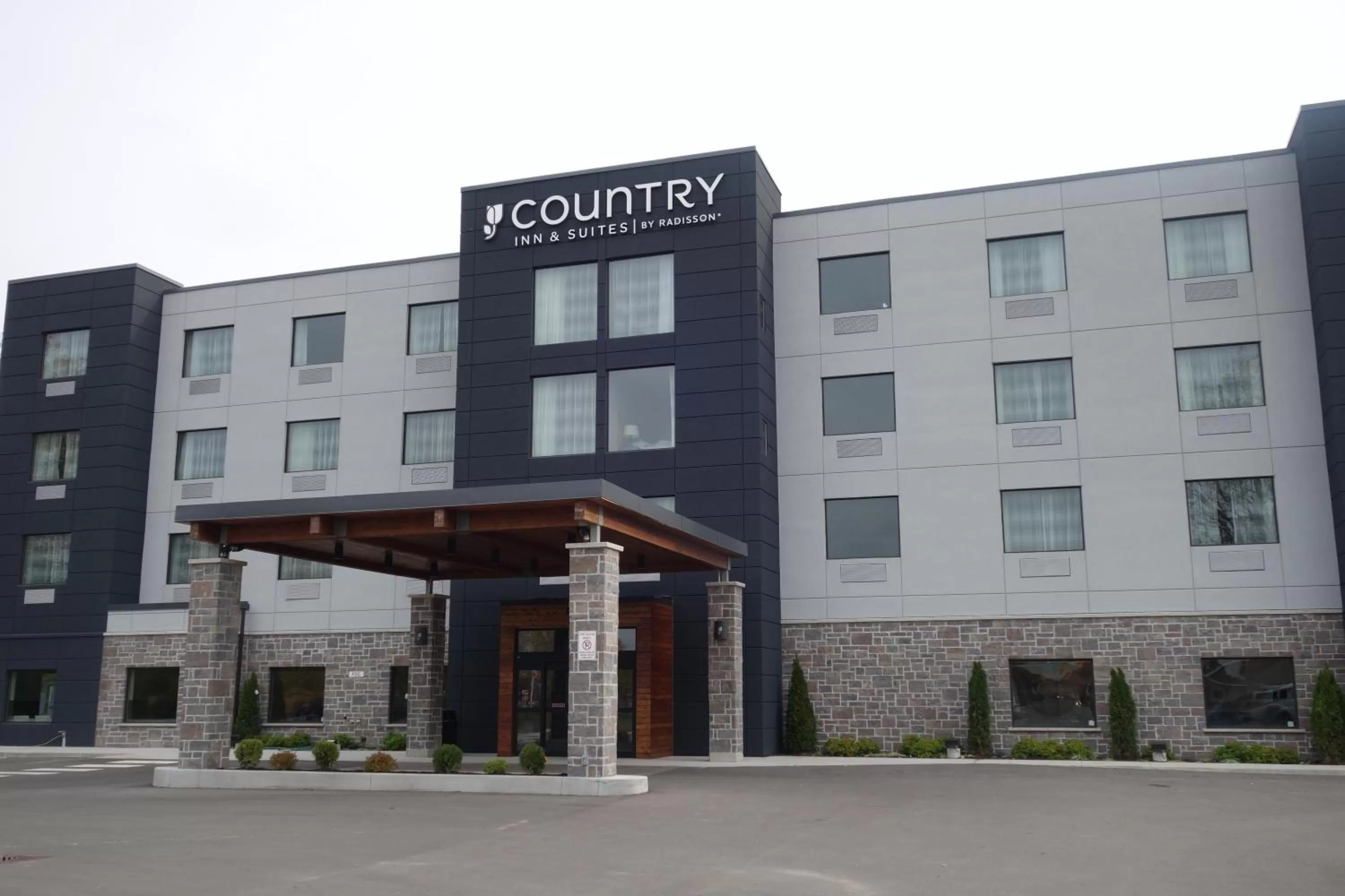 Facade/entrance in Country Inn & Suites by Radisson, Belleville, ON
