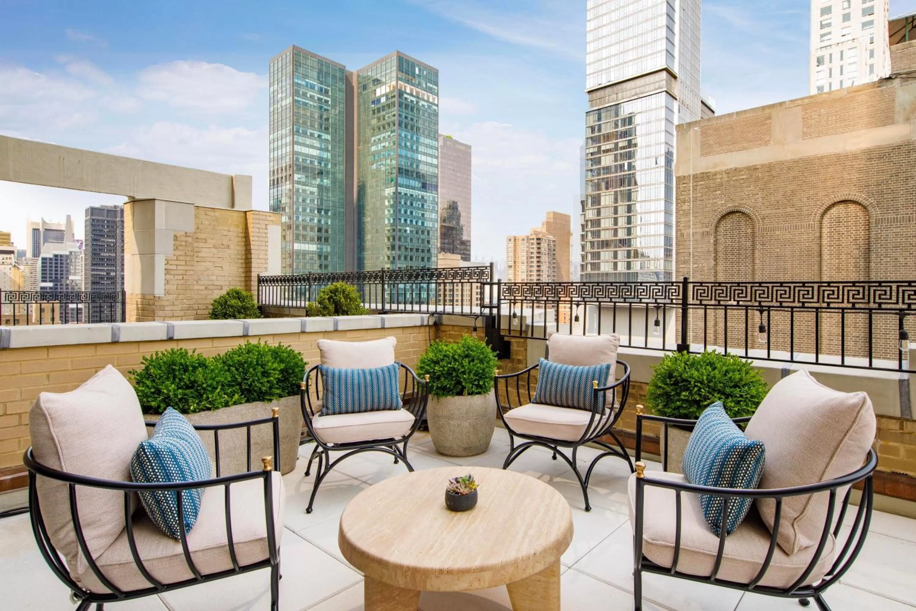 Photo of the whole room in JW Marriott Essex House New York