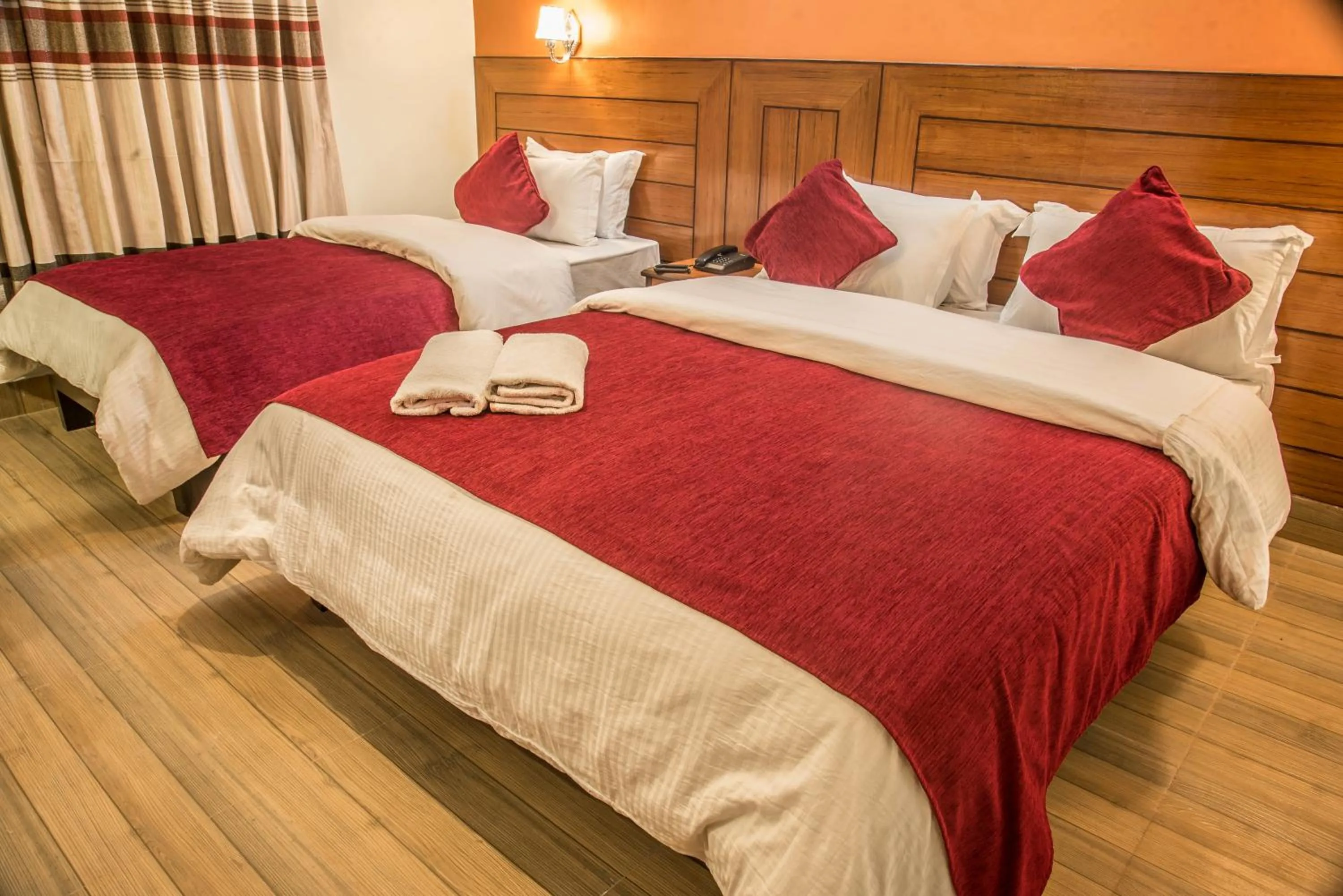 Bedroom, Bed in Hotel Silver Oaks Inn