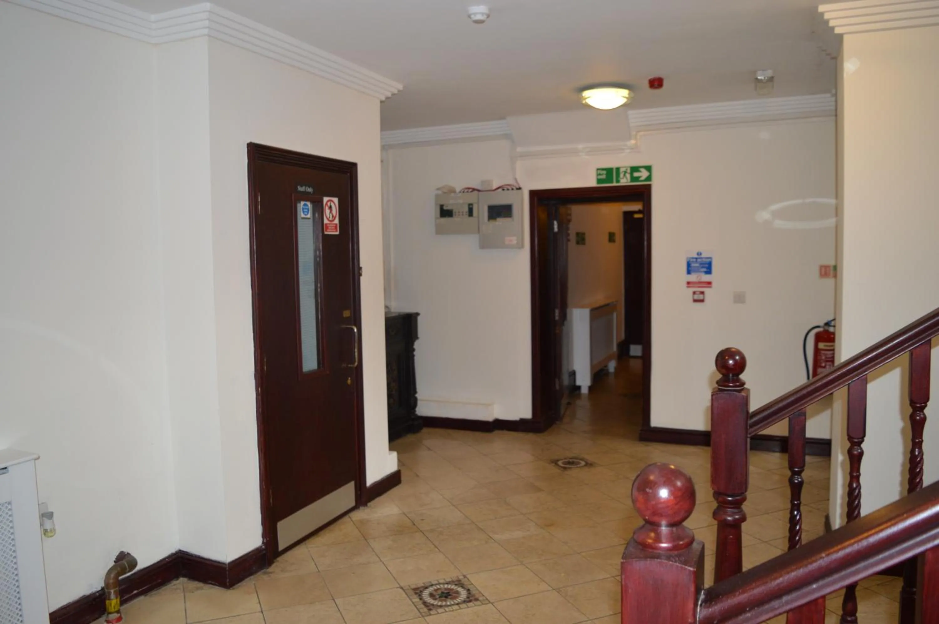Area and facilities in Globe Hotel