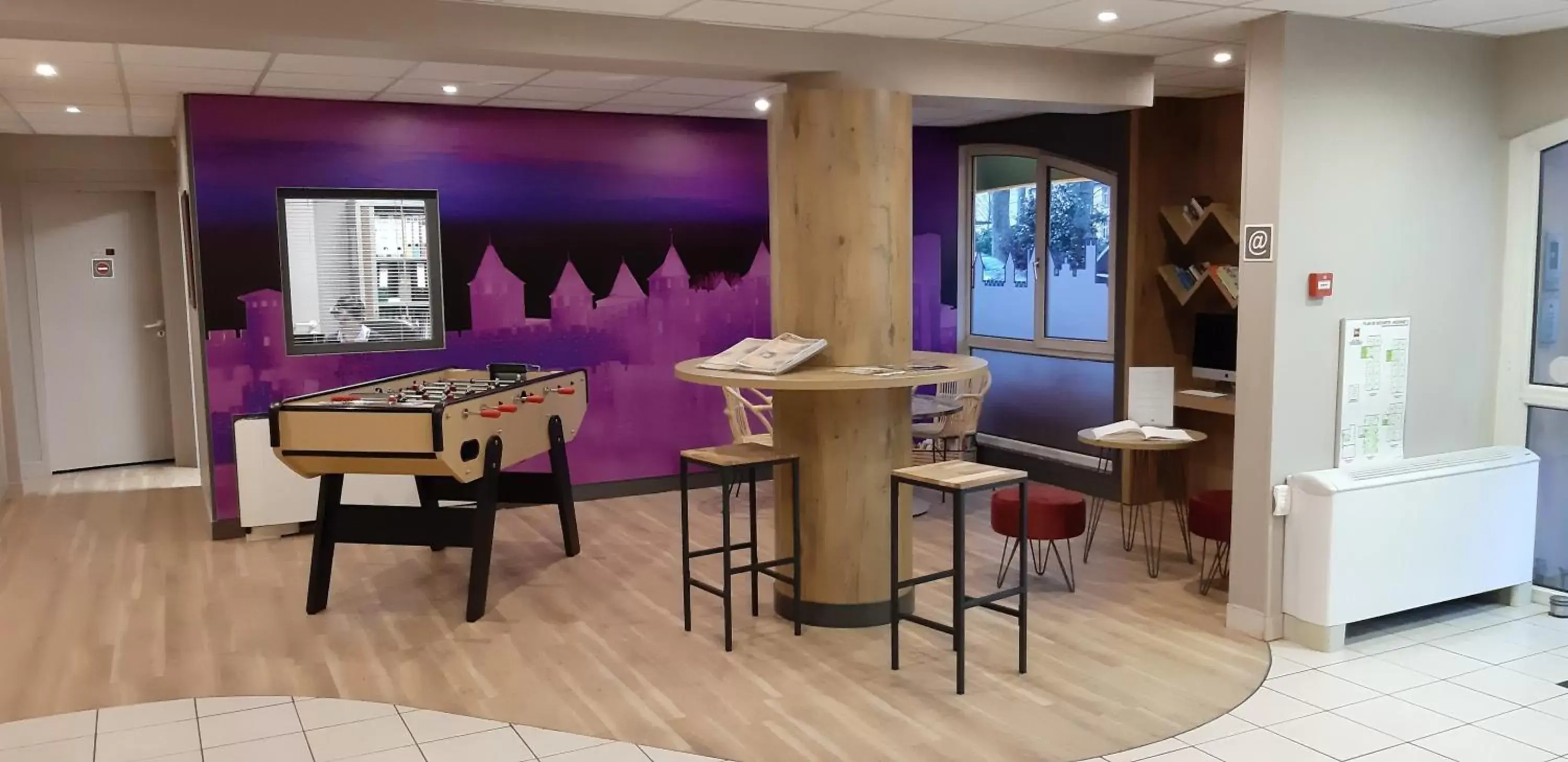 Lounge or bar in ibis Carcassonne Centre - La Cité