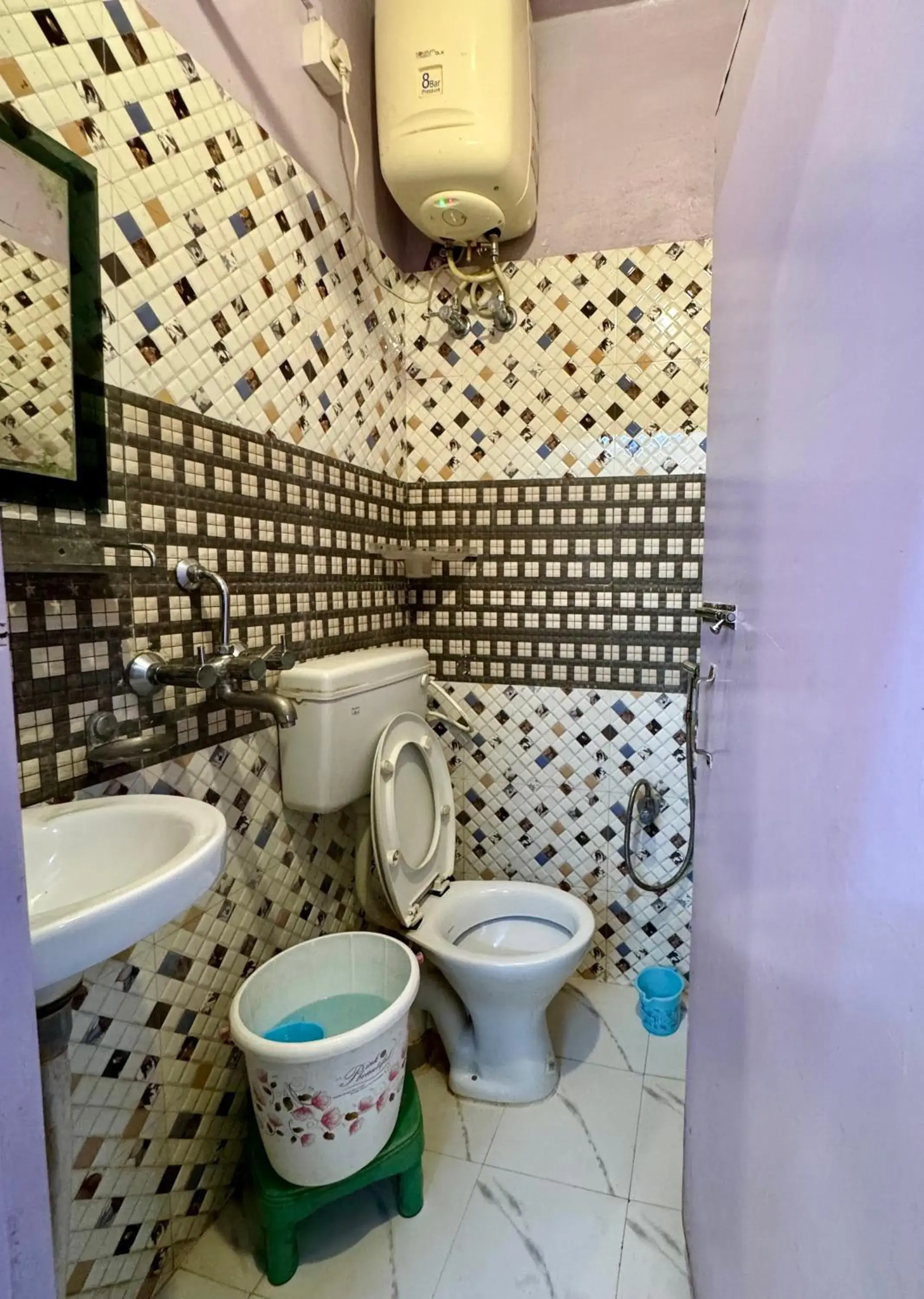 Bathroom in Golden Lodge