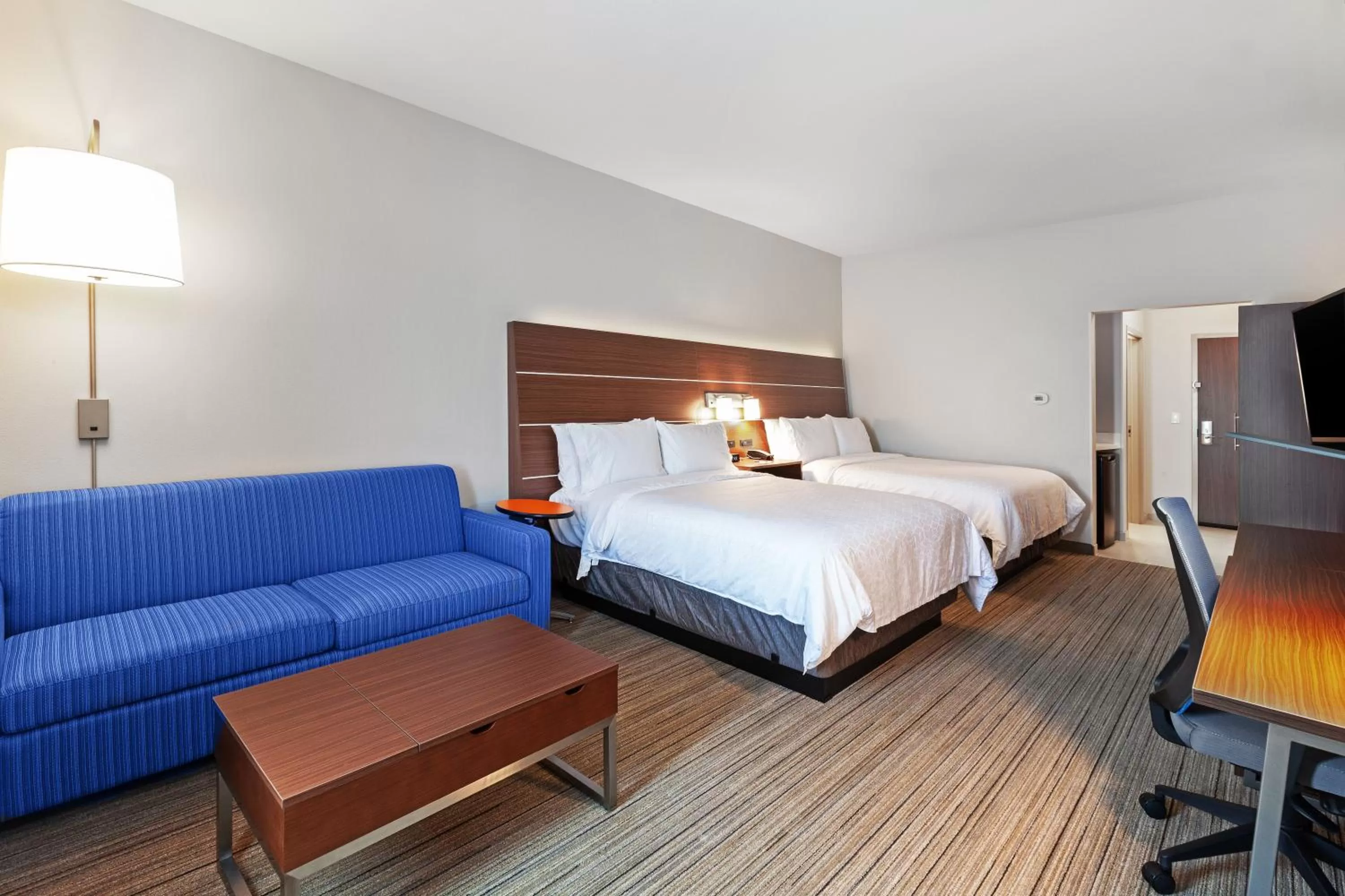 Photo of the whole room, Bed in Holiday Inn Express & Suites - Tulsa Northeast - Owasso by IHG