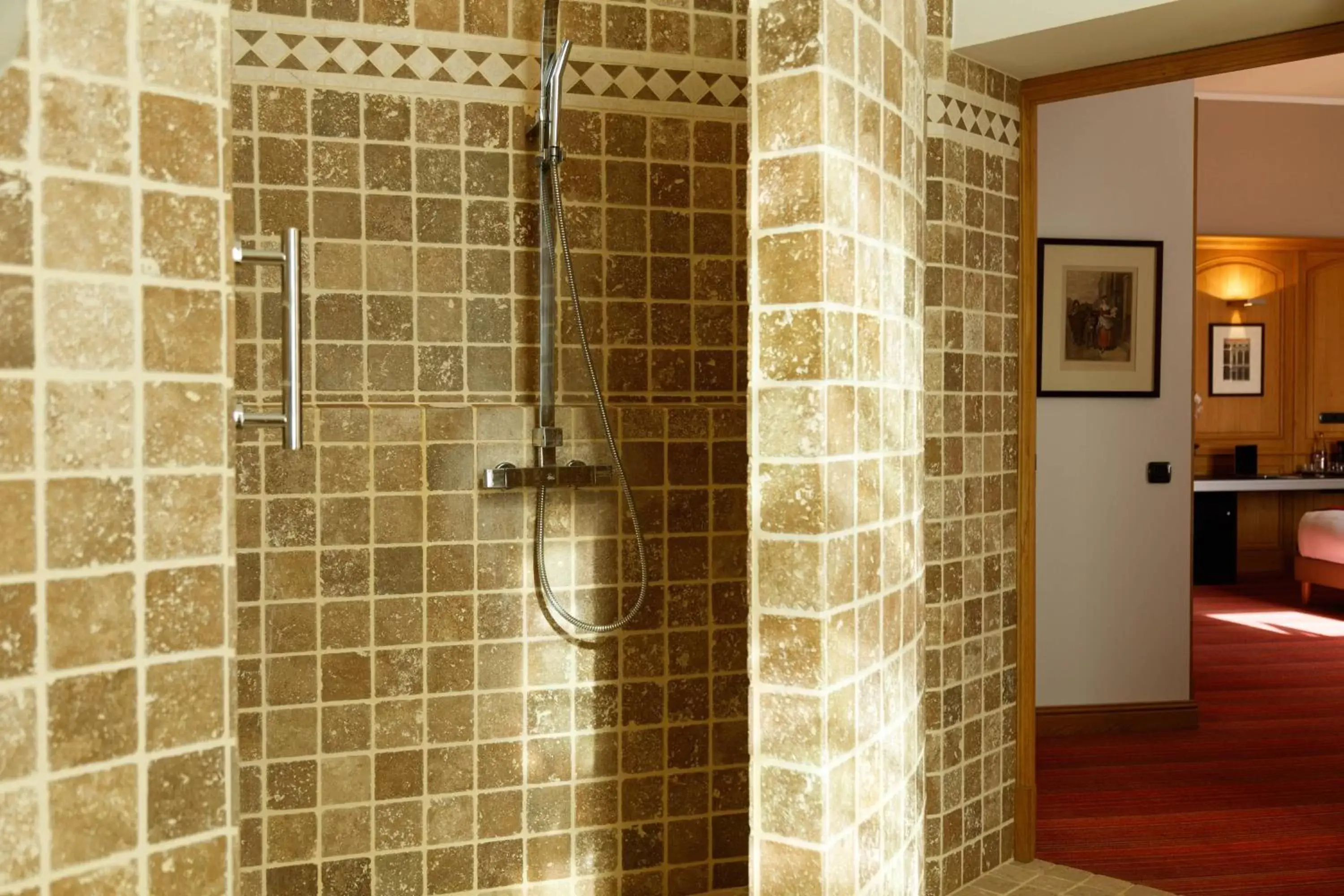 Bathroom in Hôtel de Bourgtheroulde, Autograph Collection