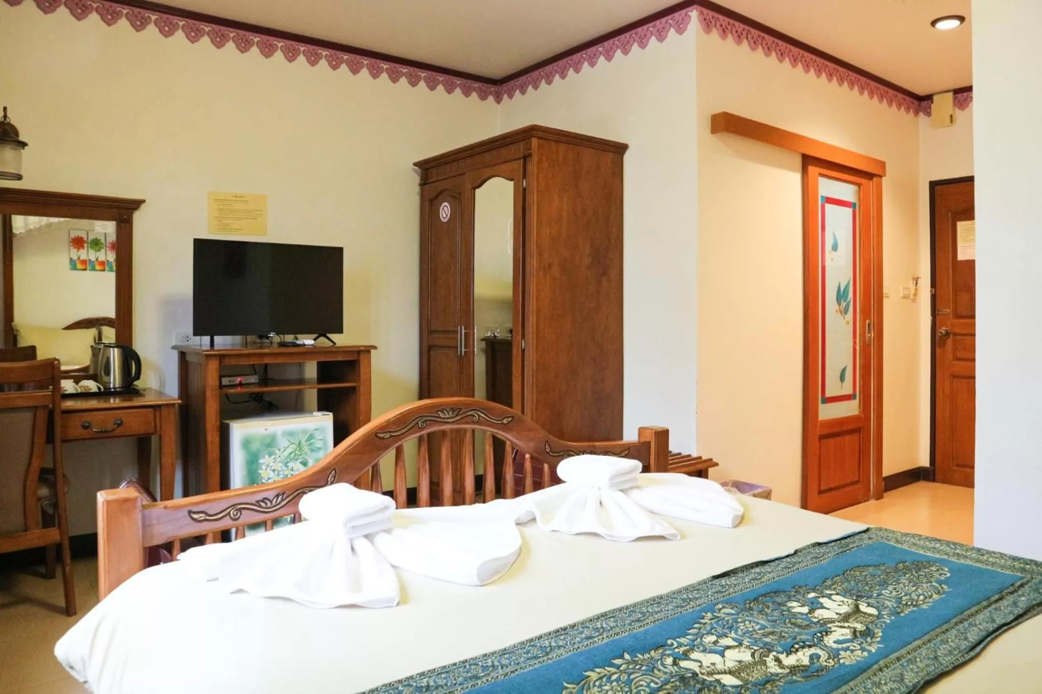 Communal lounge/ TV room in Ban Ao Thong