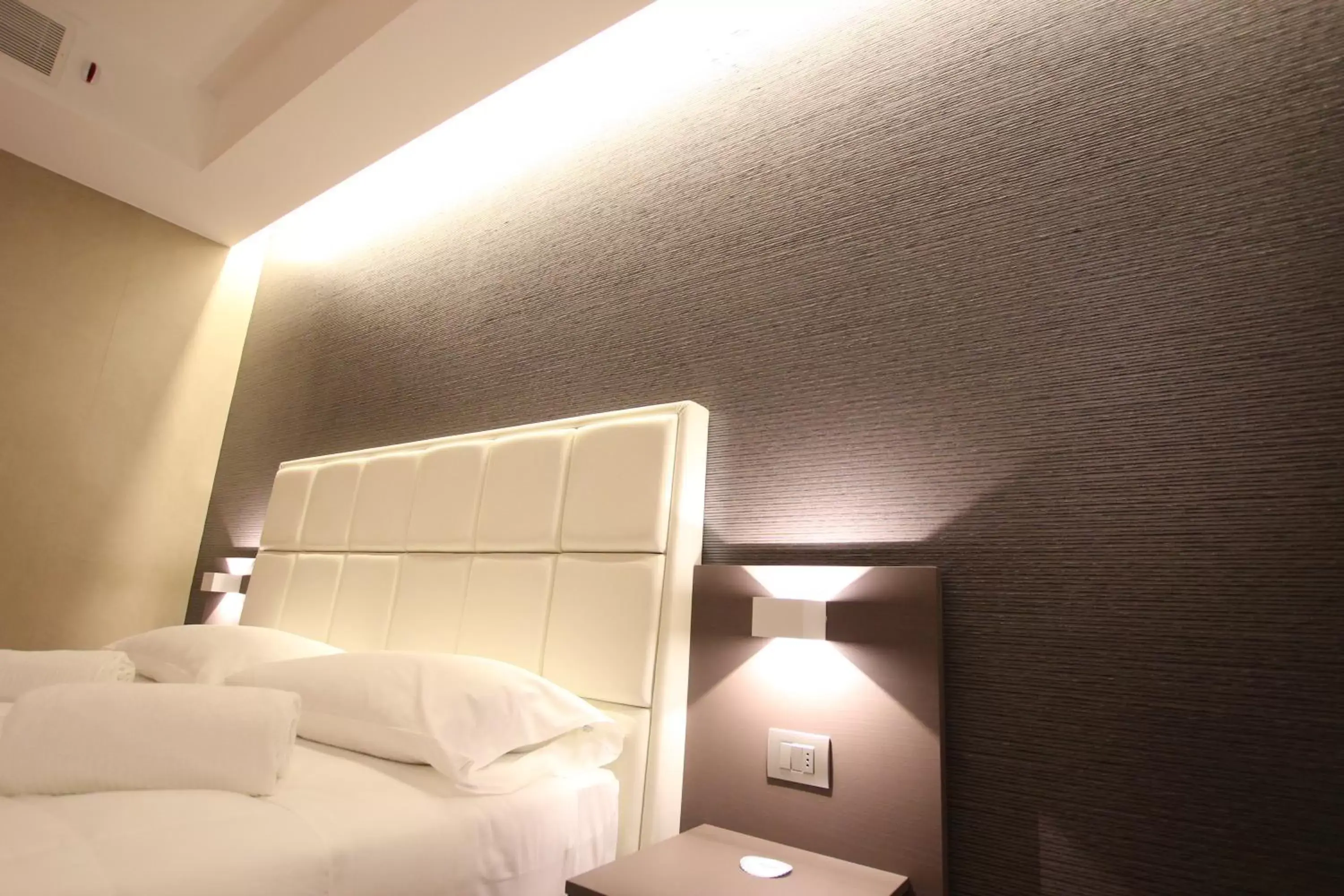 Decorative detail, Bed in Mokinba Hotels Baviera