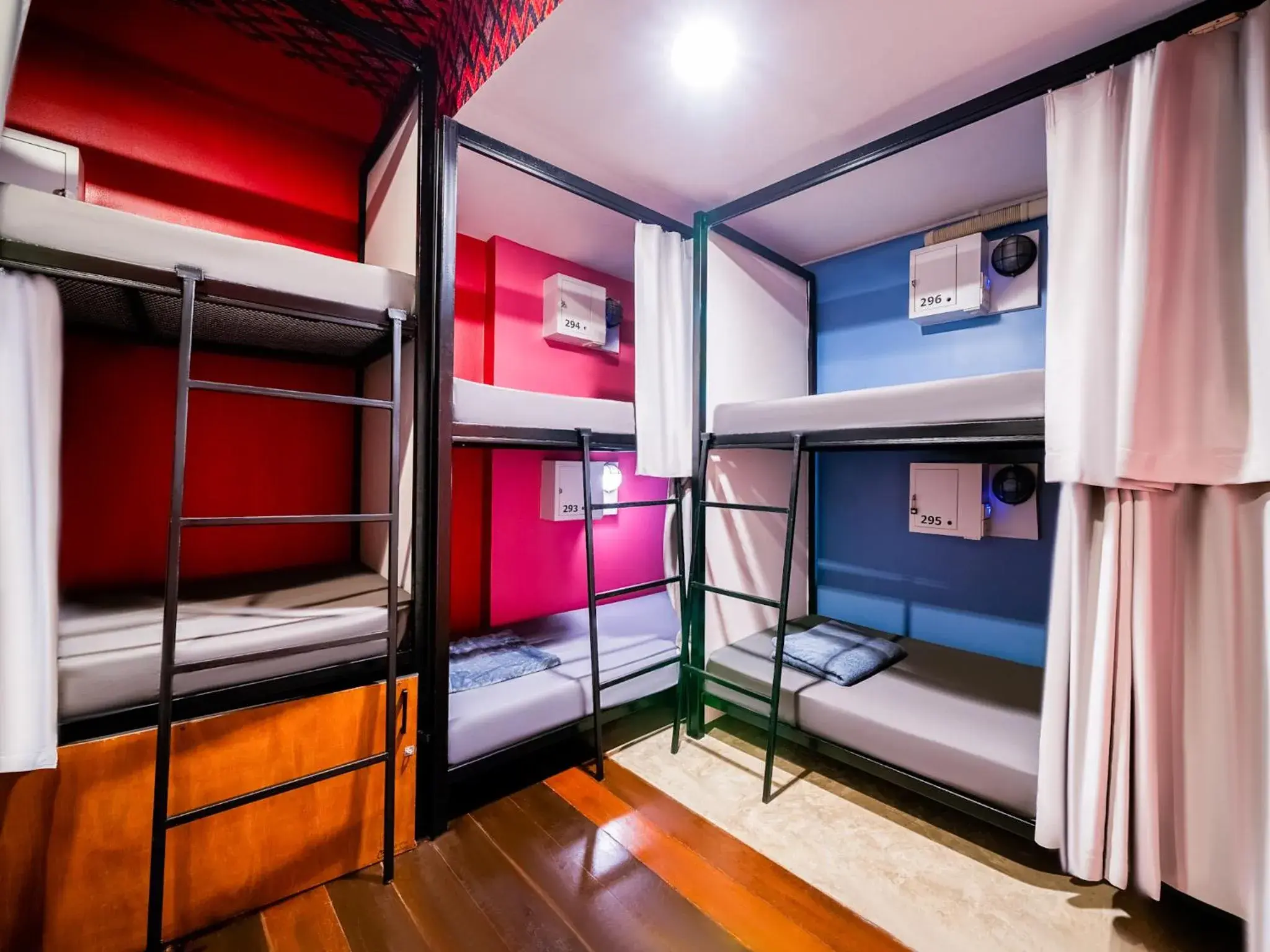 Bedroom, Bunk Bed in Oh Bangkok Hostel