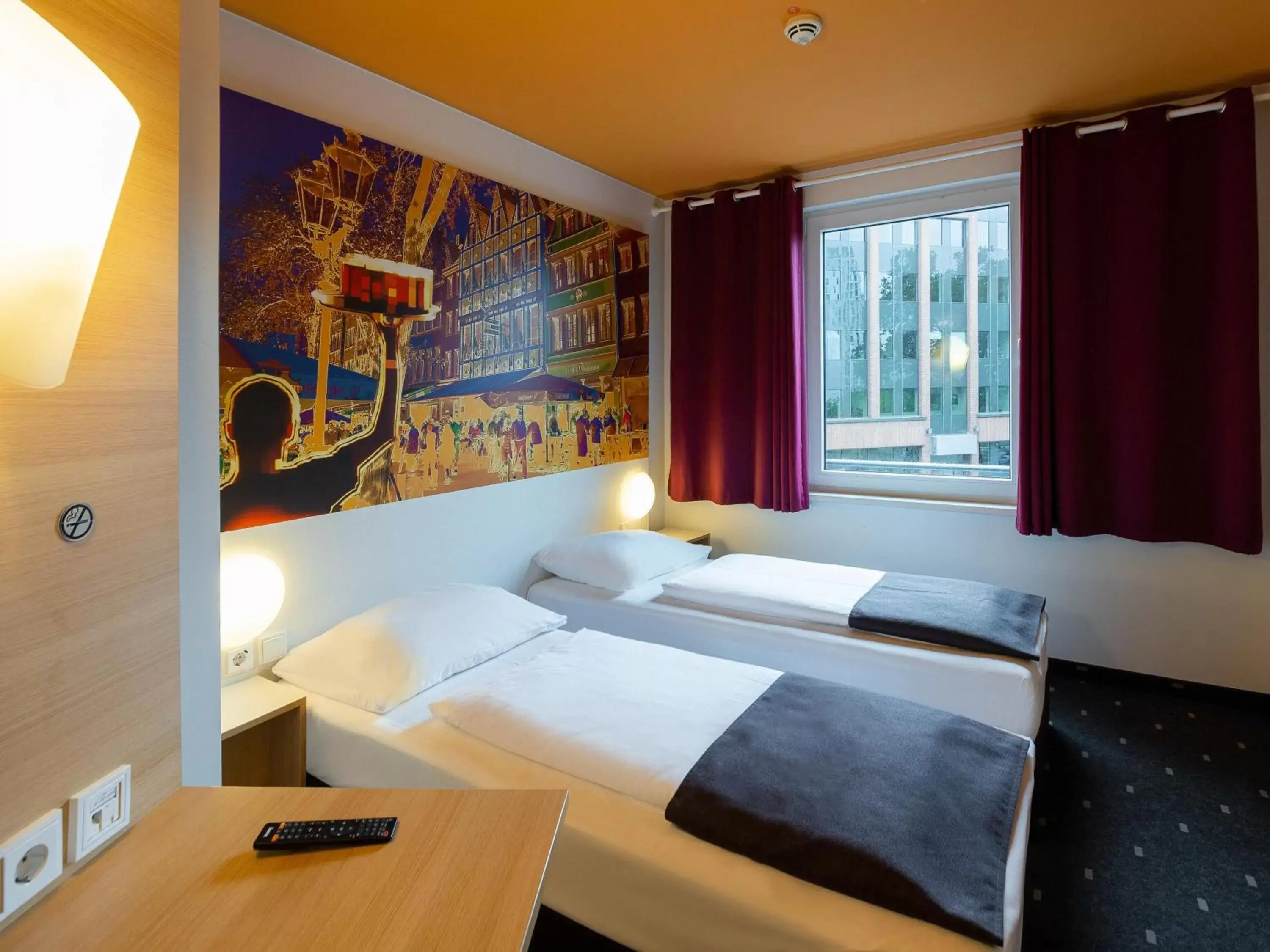 Photo of the whole room, Bed in B&B Hotel Düsseldorf-City