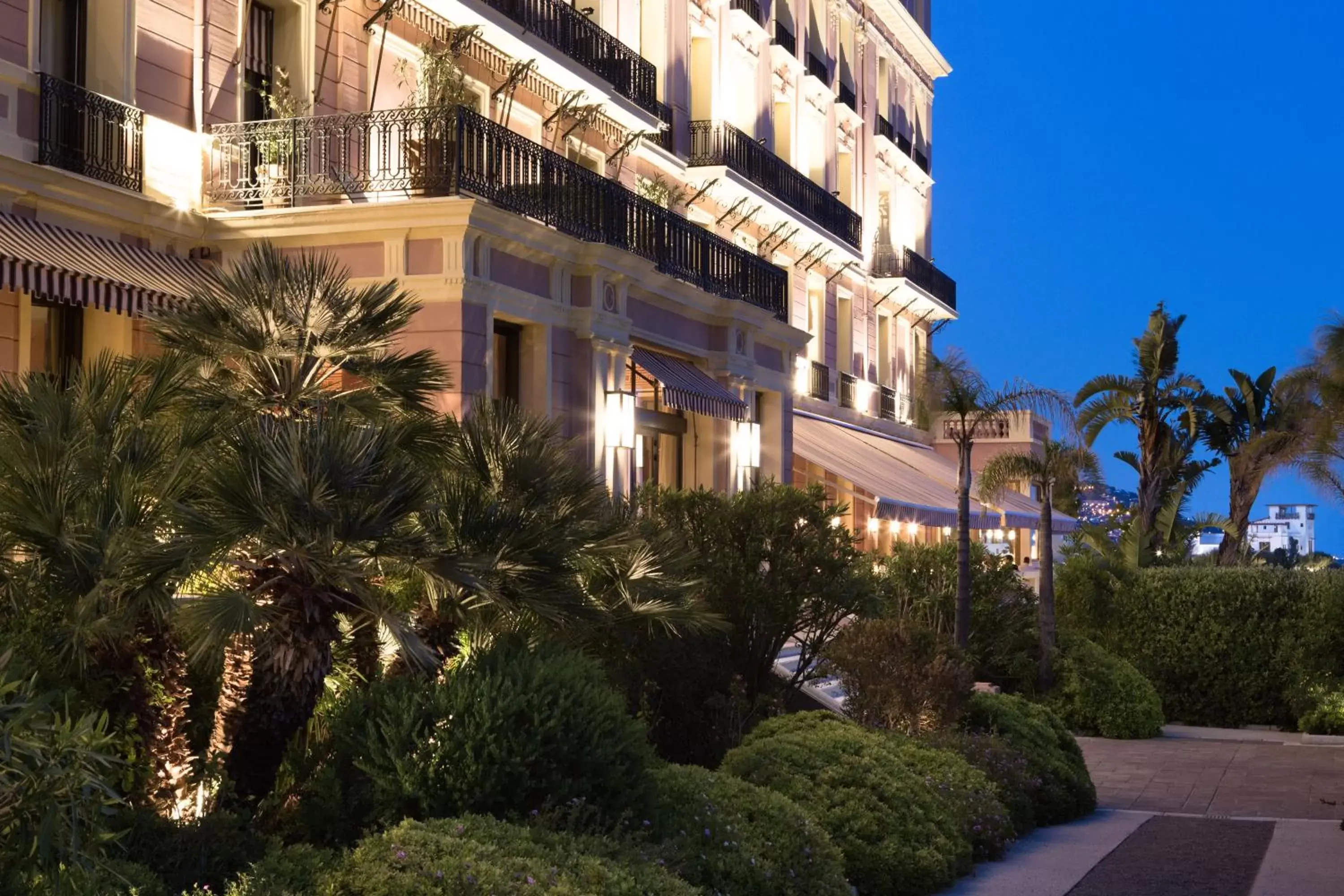 Facade/entrance, Property Building in Hotel Royal-Riviera