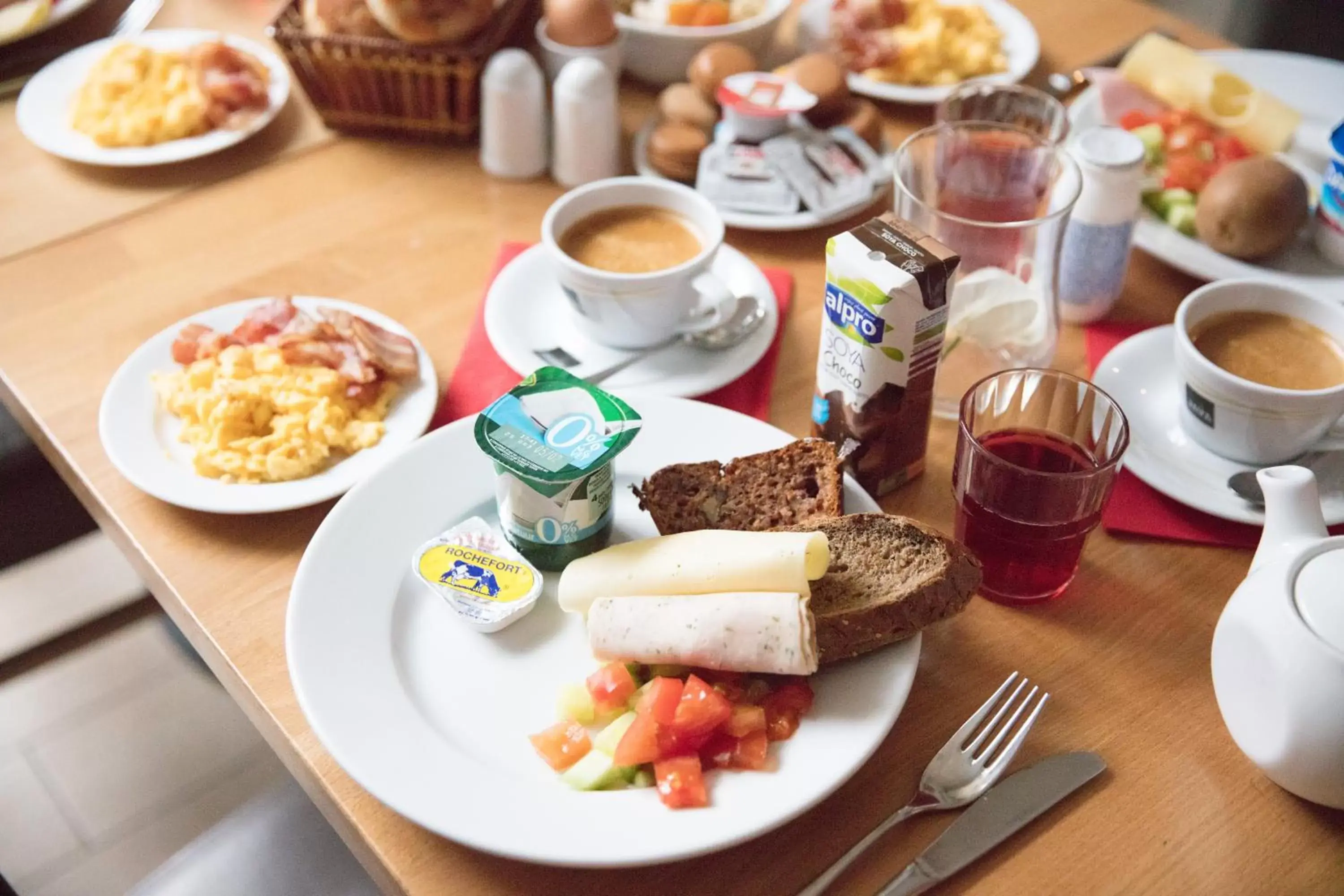 Buffet breakfast in Hotel de Flandre