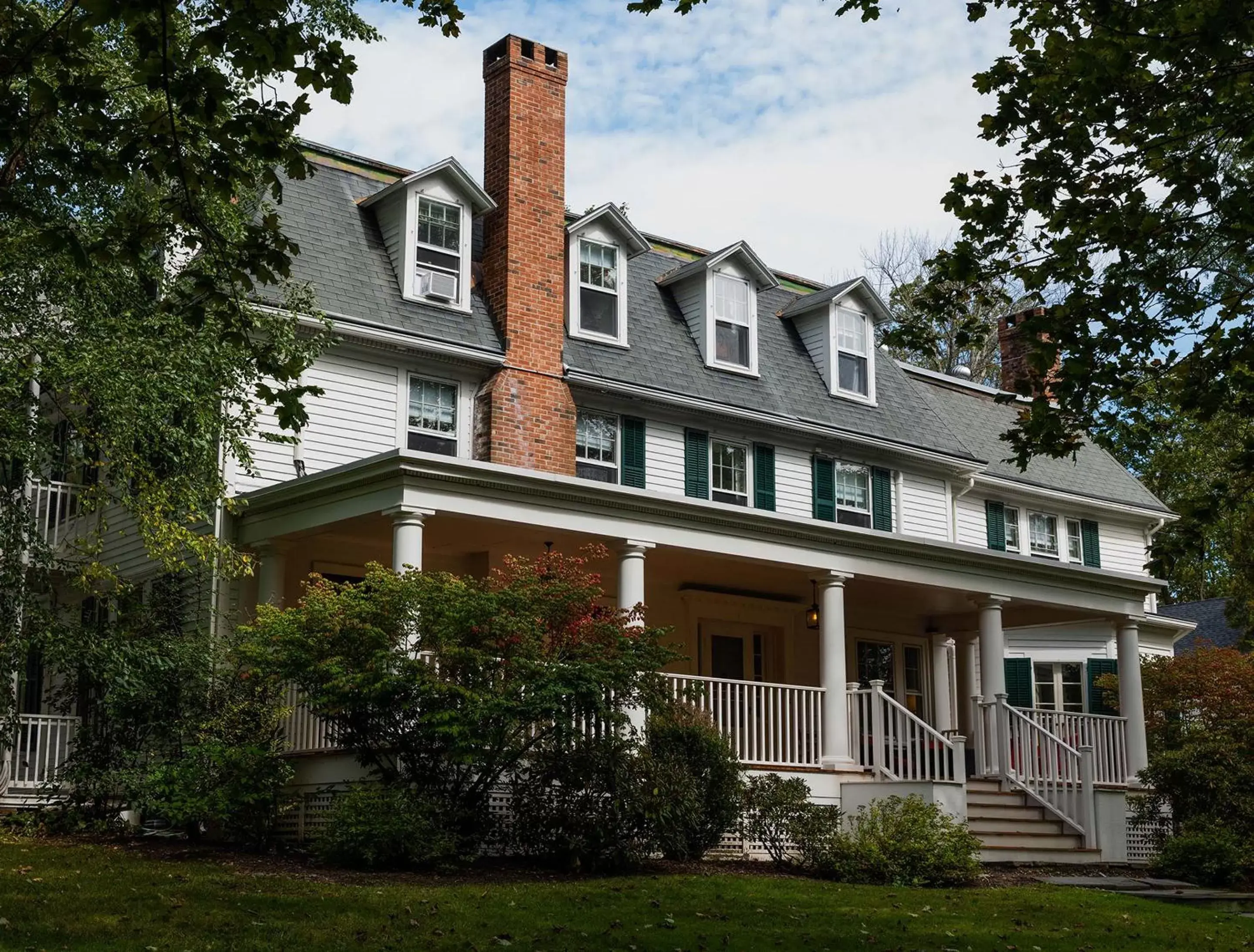 Property Building in The Dewey