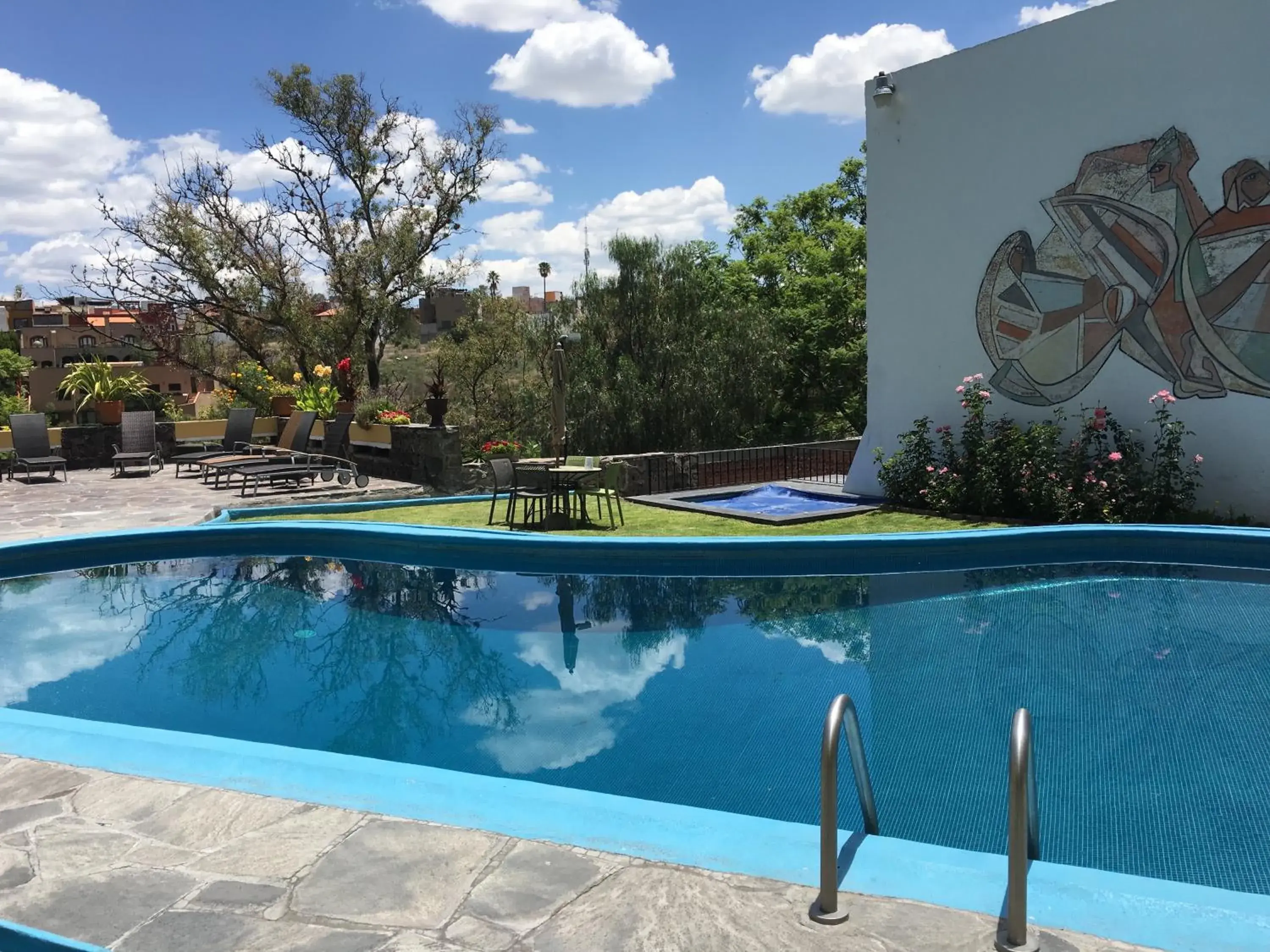 Swimming Pool in Rancho Hotel Atascadero