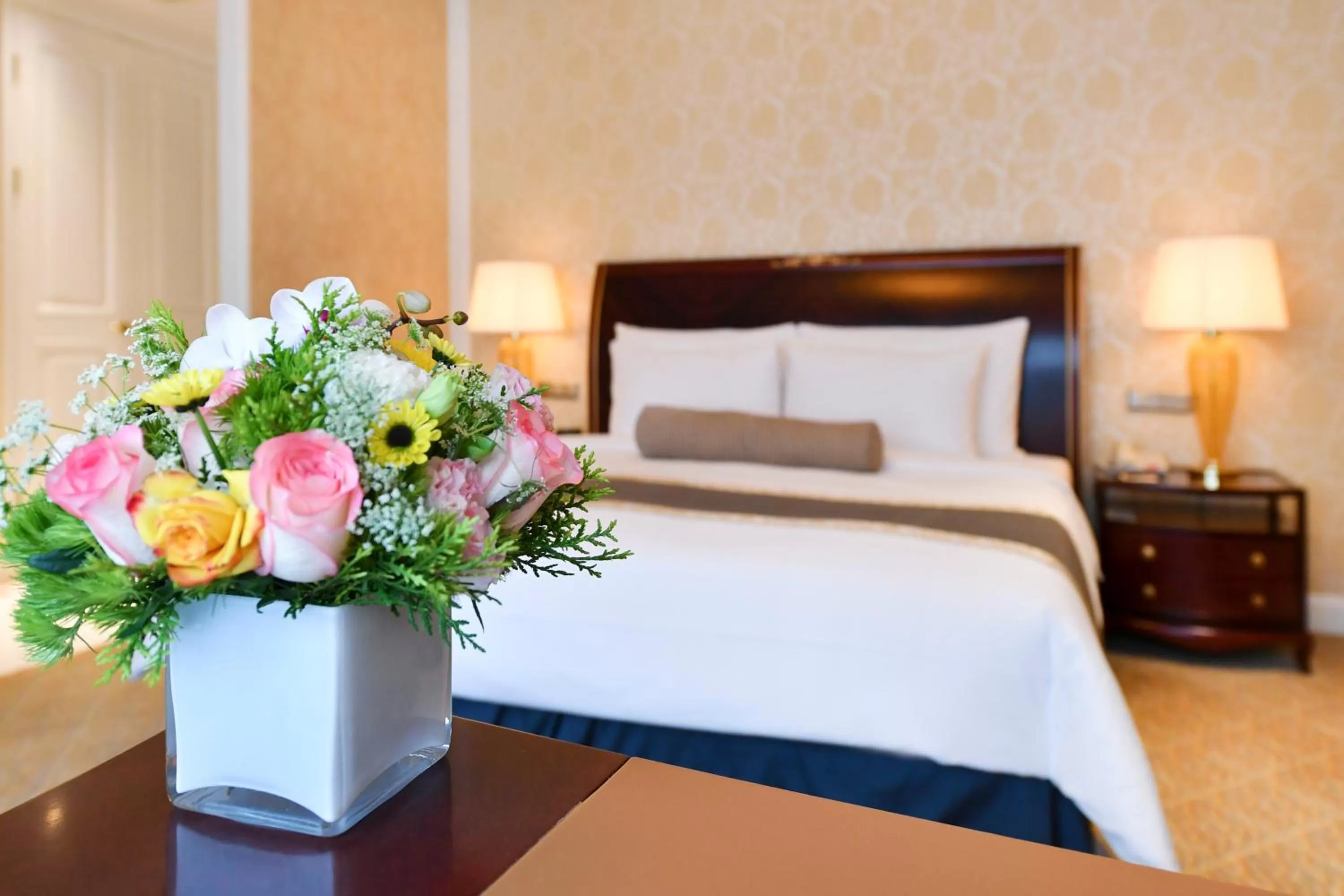 Bed in Grand Central Hotel Shanghai - Nanjing Road