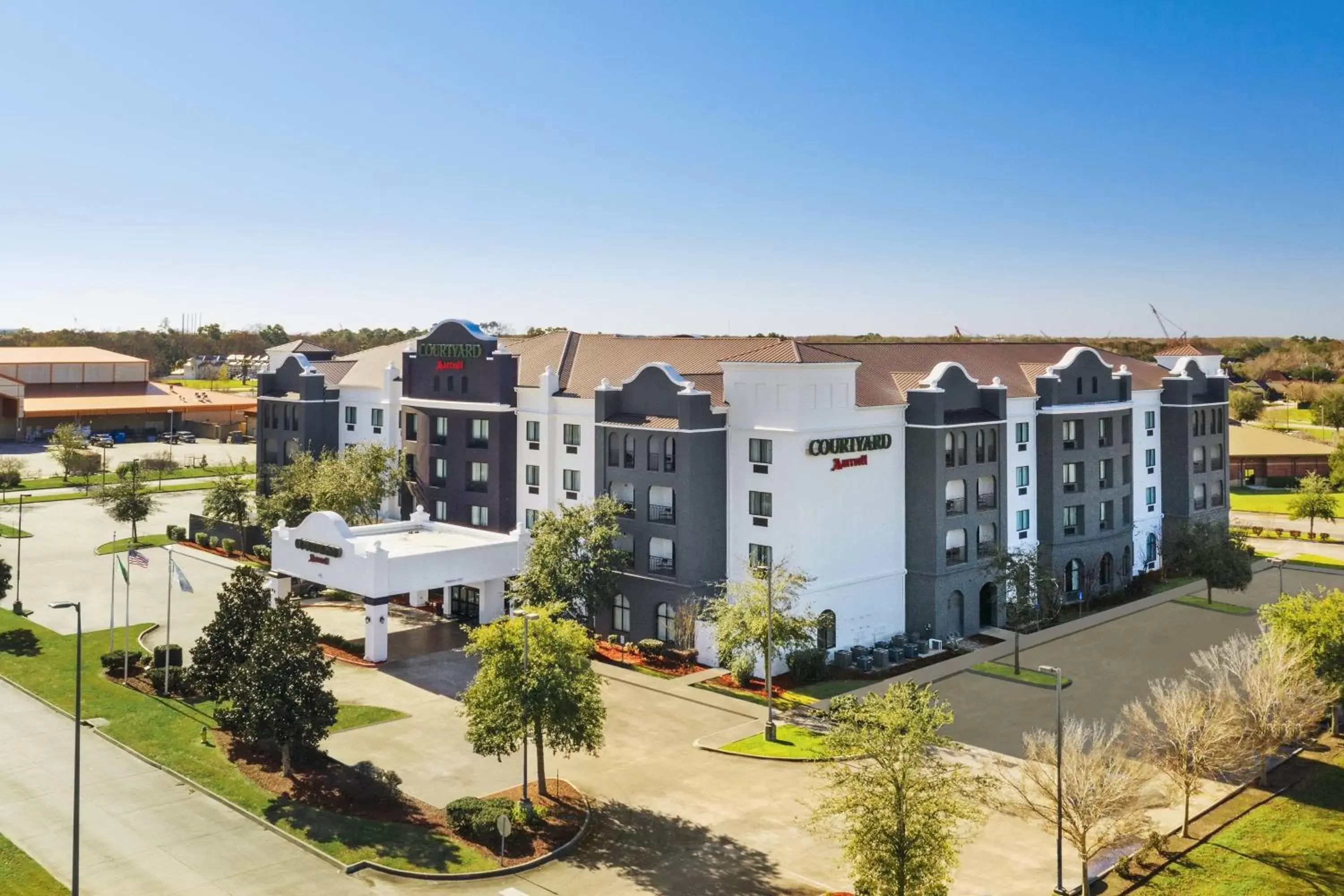 Property Building in Courtyard by Marriott Houma