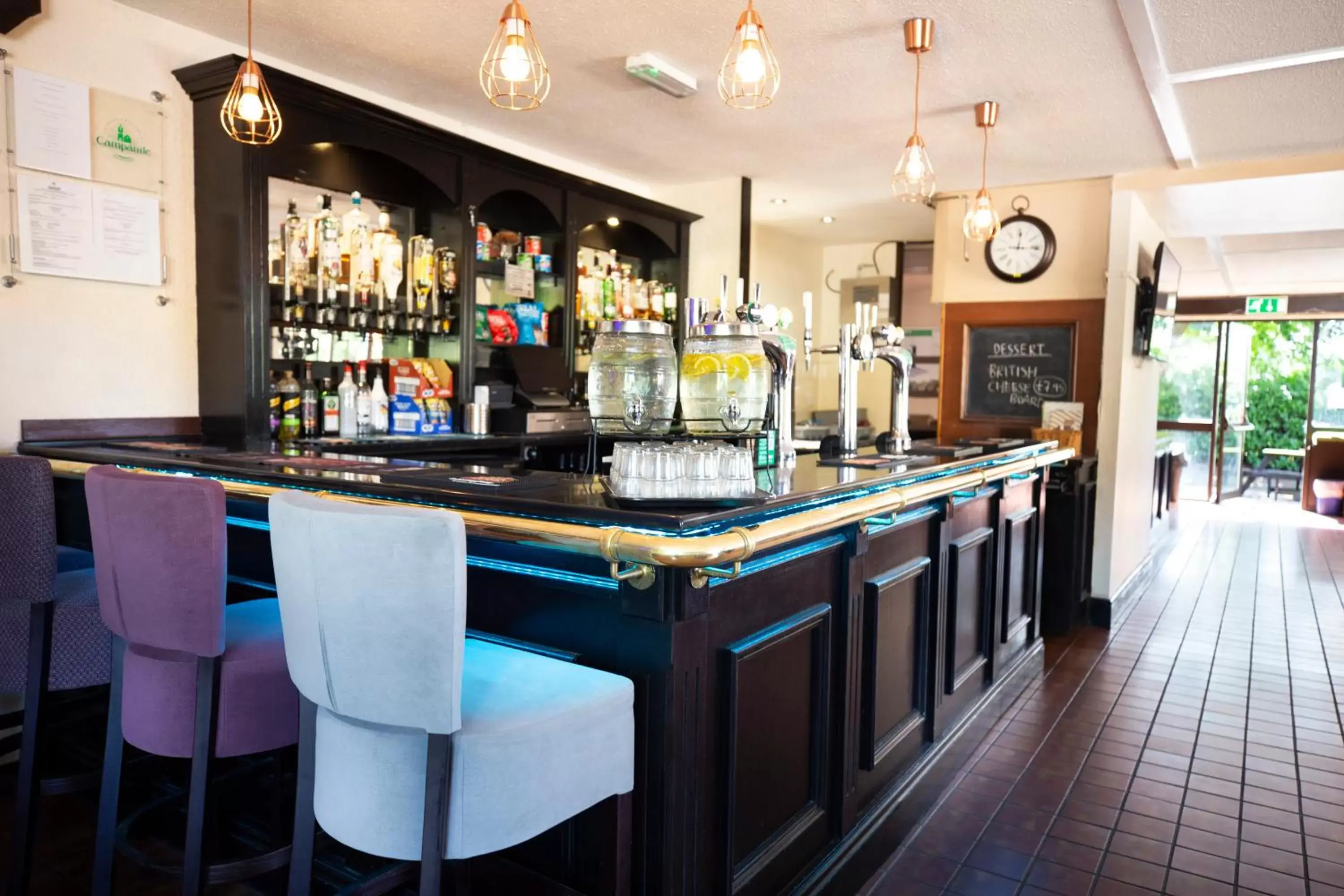 Lounge or bar, Lounge/Bar in Campanile Milton Keynes - Fenny Stratford
