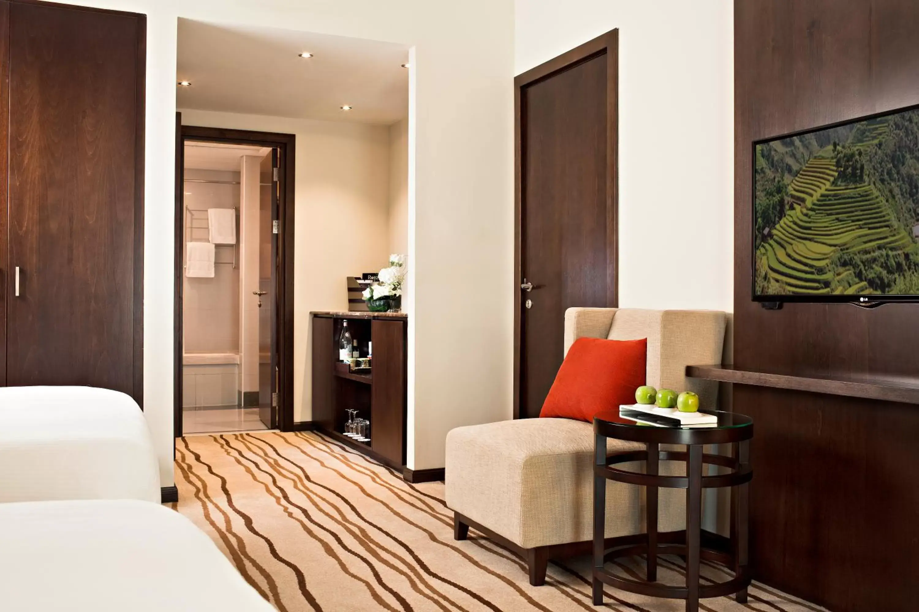 Bedroom, Seating Area in Media Rotana Dubai