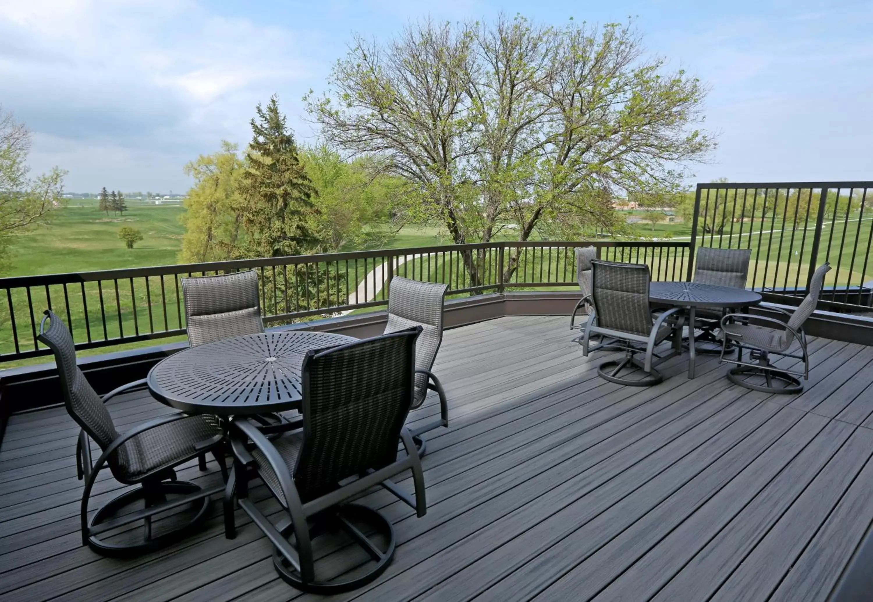 Photo of the whole room, Balcony/Terrace in Holiday Inn Hotel & Suites Sioux Falls - Airport, an IHG Hotel