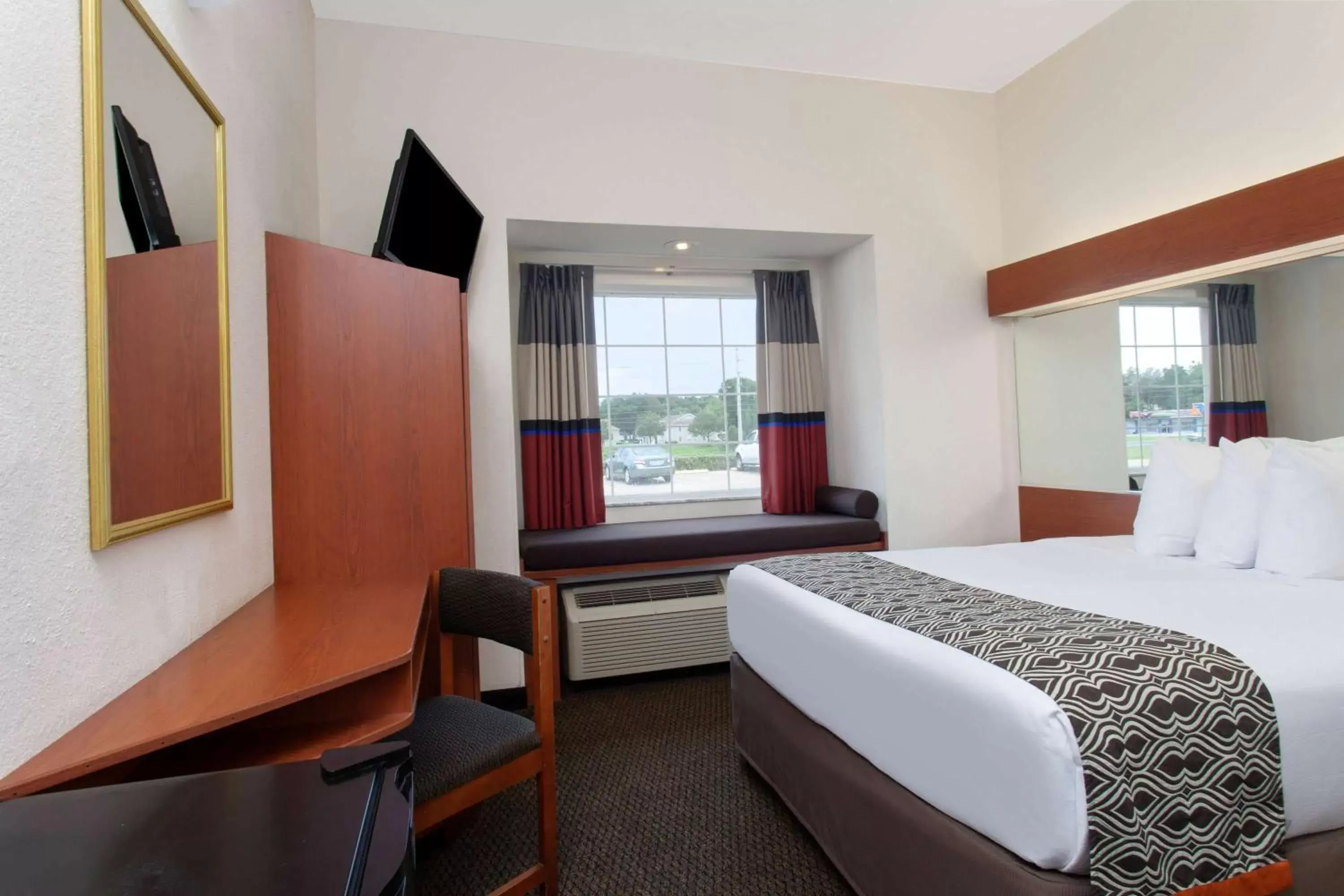Photo of the whole room in Microtel Inn and Suites by Wyndham - Lady Lake/ The Villages