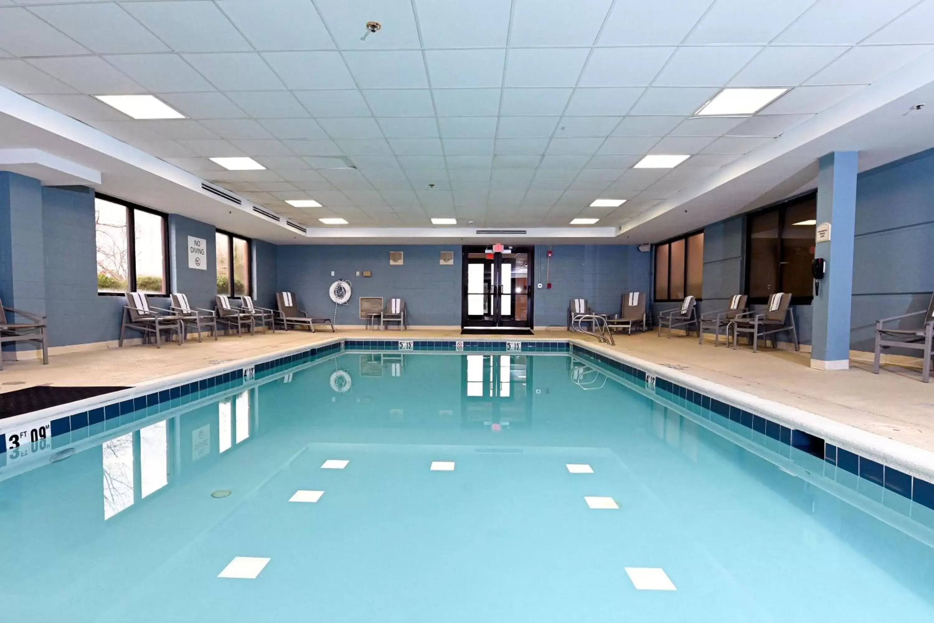 Swimming Pool in Holiday Inn Express Richmond Airport, an IHG Hotel