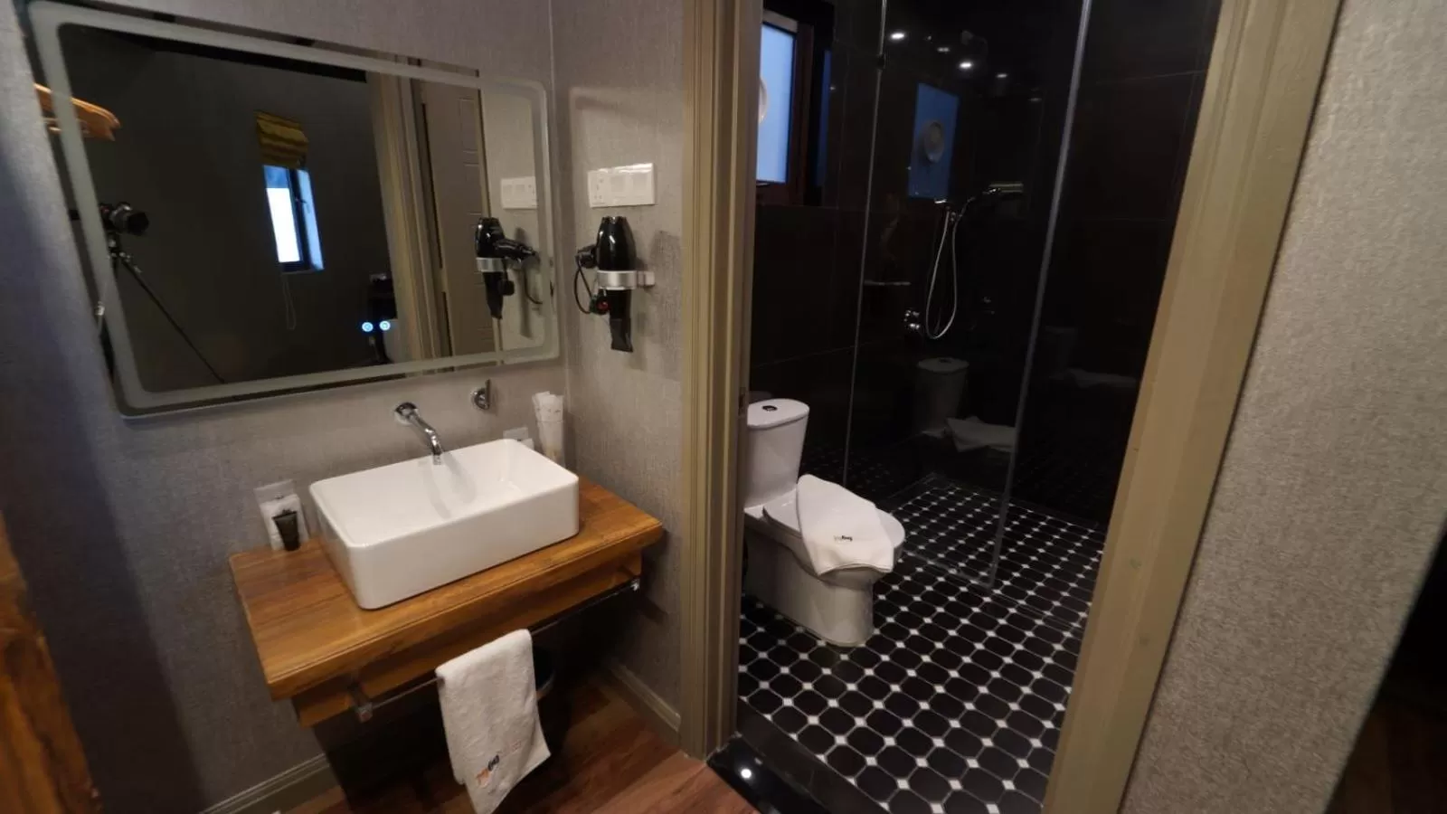 Bathroom in 1969 Business Suites @ Ipoh Garden