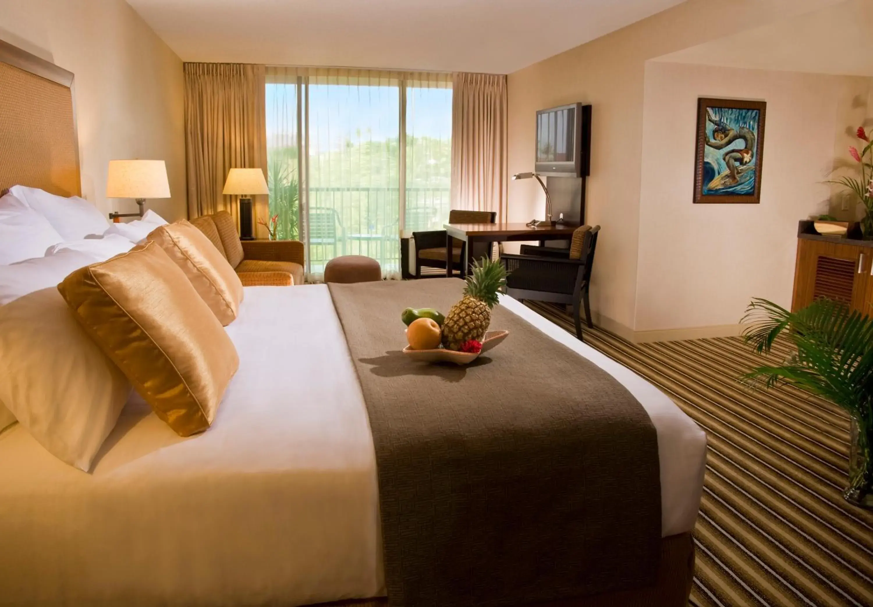 Photo of the whole room, Bed in Maui Coast Hotel