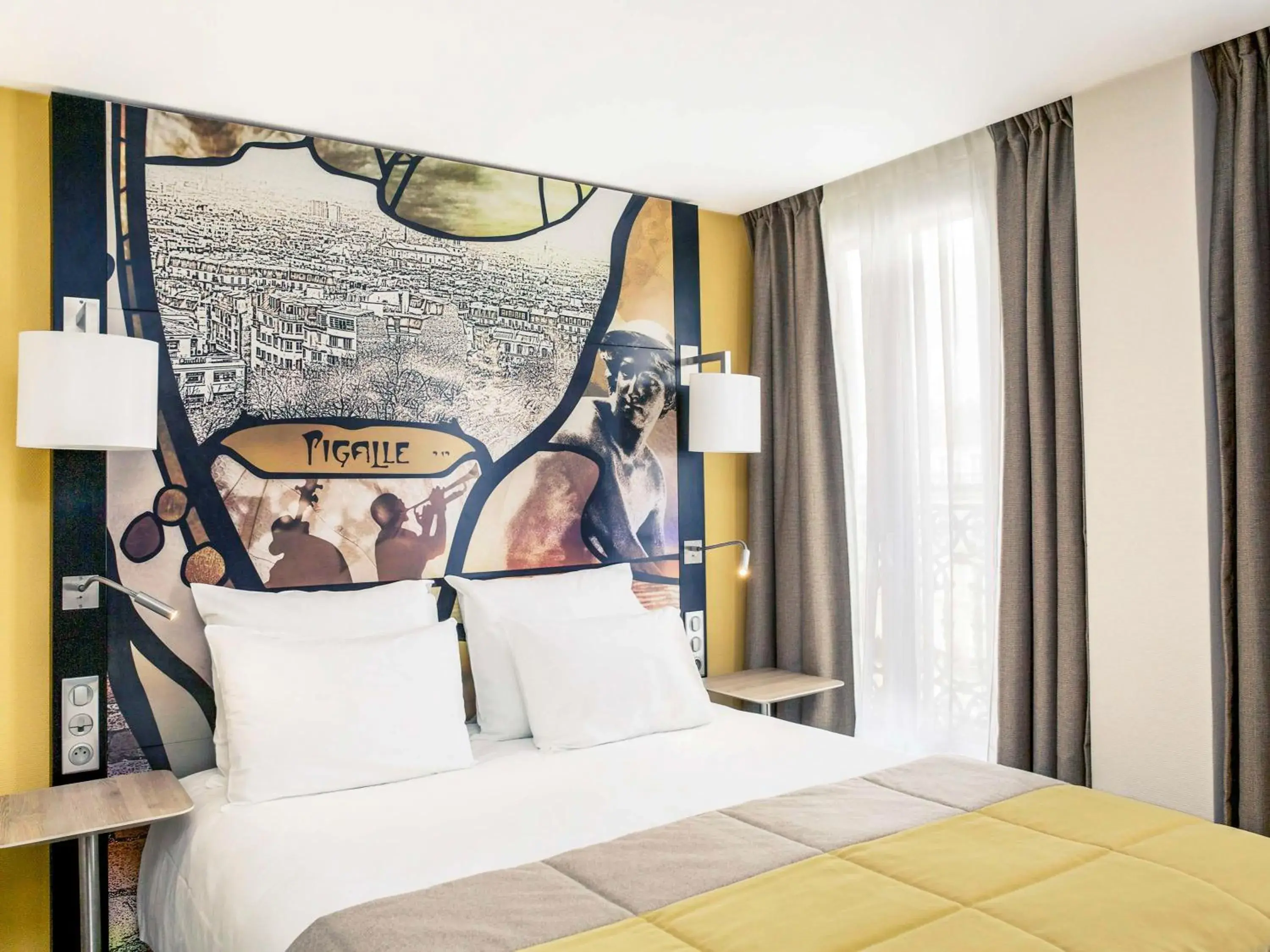 Bedroom, Bed in Mercure Paris Pigalle Sacre Coeur