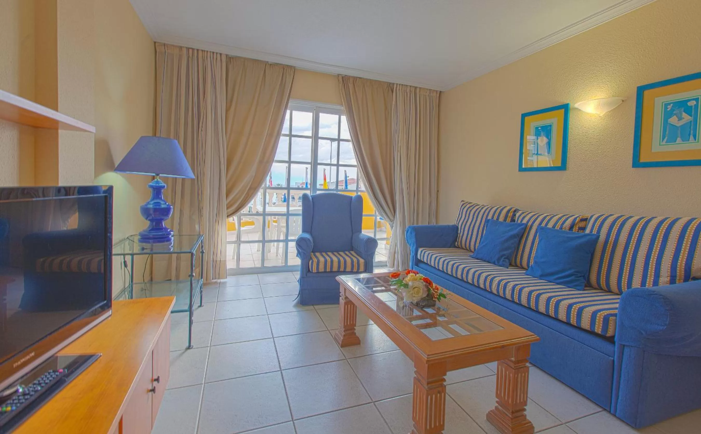 Living room in El Marques Palace by Intercorp Group