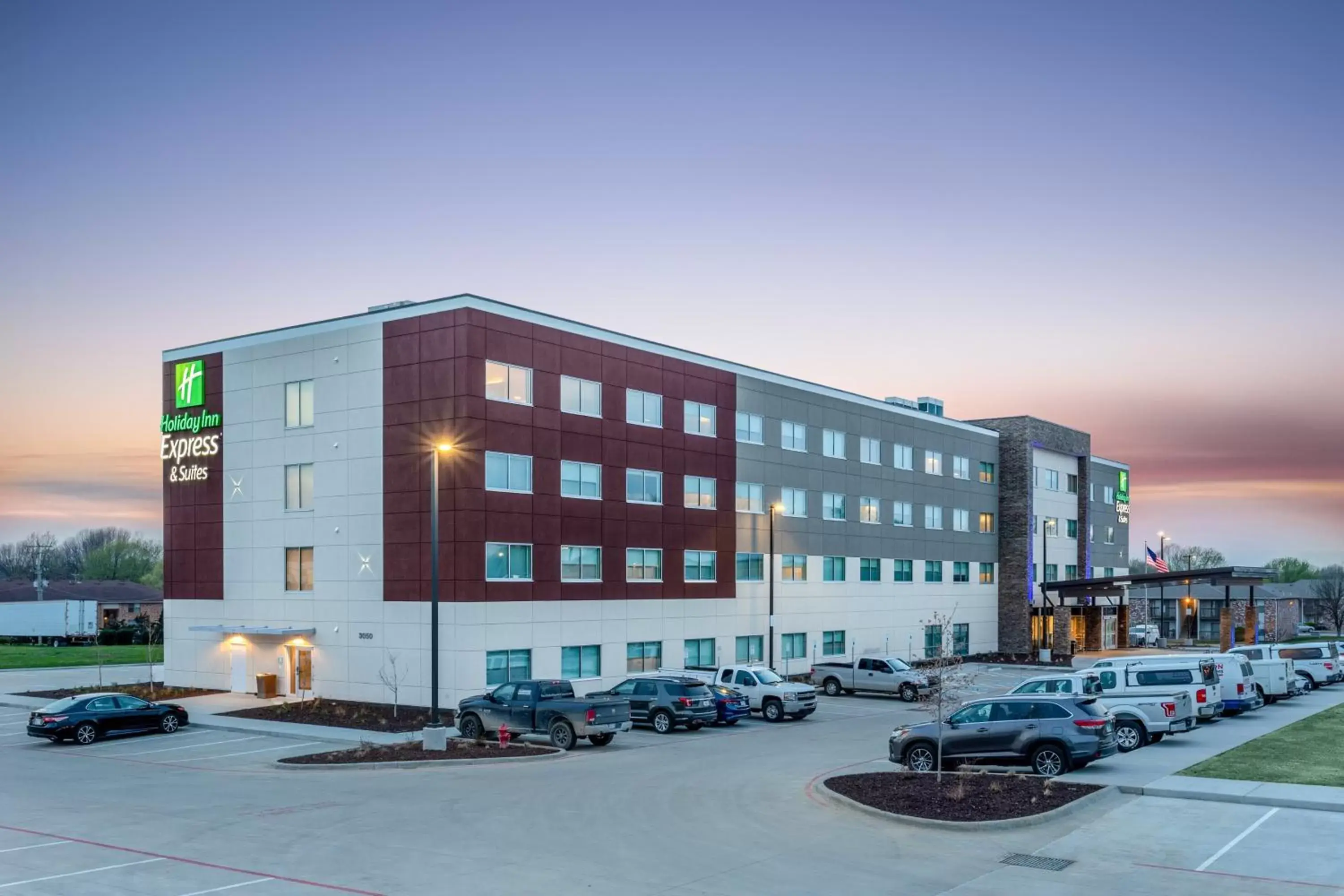 Property Building in Holiday Inn Express & Suites - Springfield North, an IHG Hotel