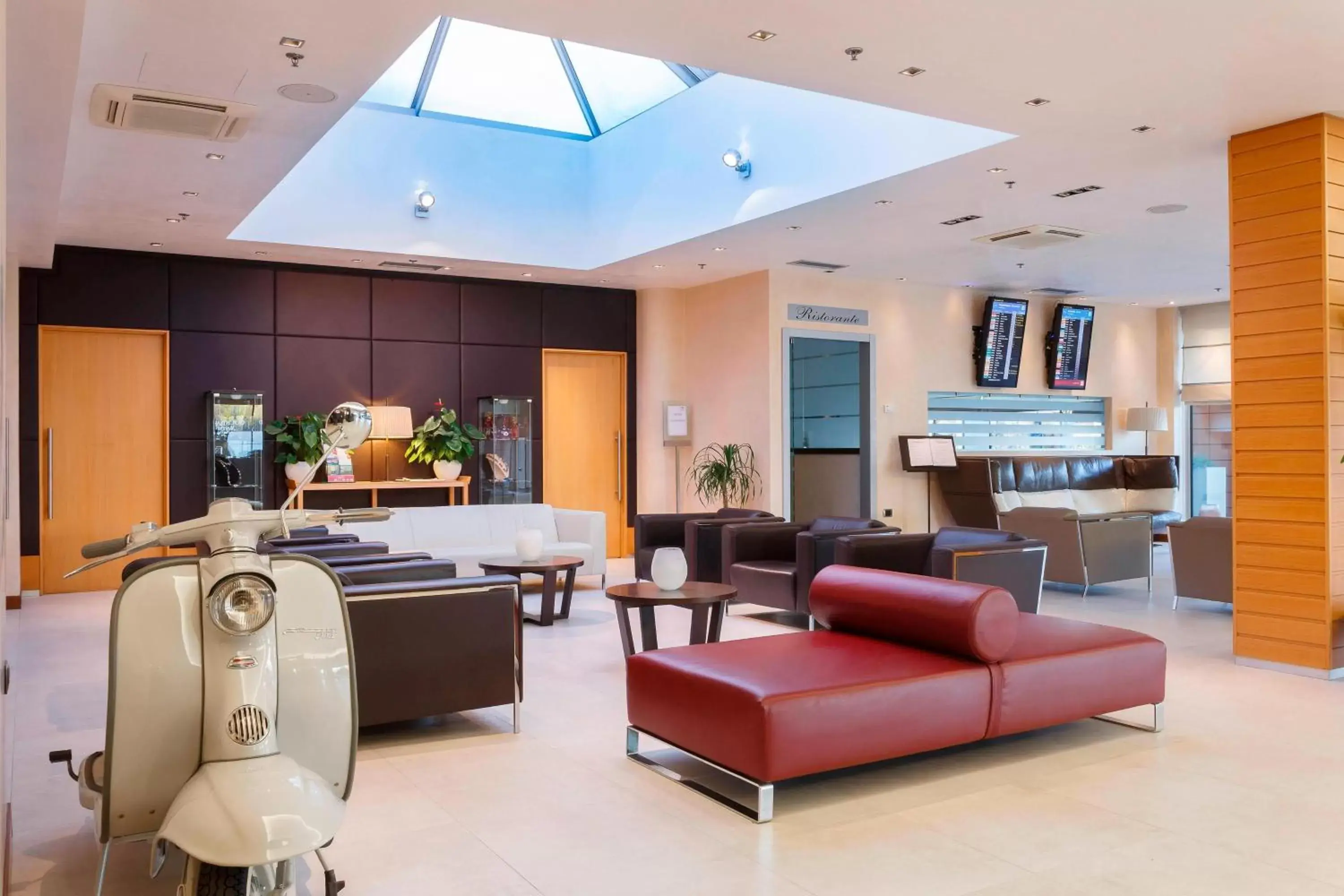 Lobby or reception in Courtyard by Marriott Venice Airport