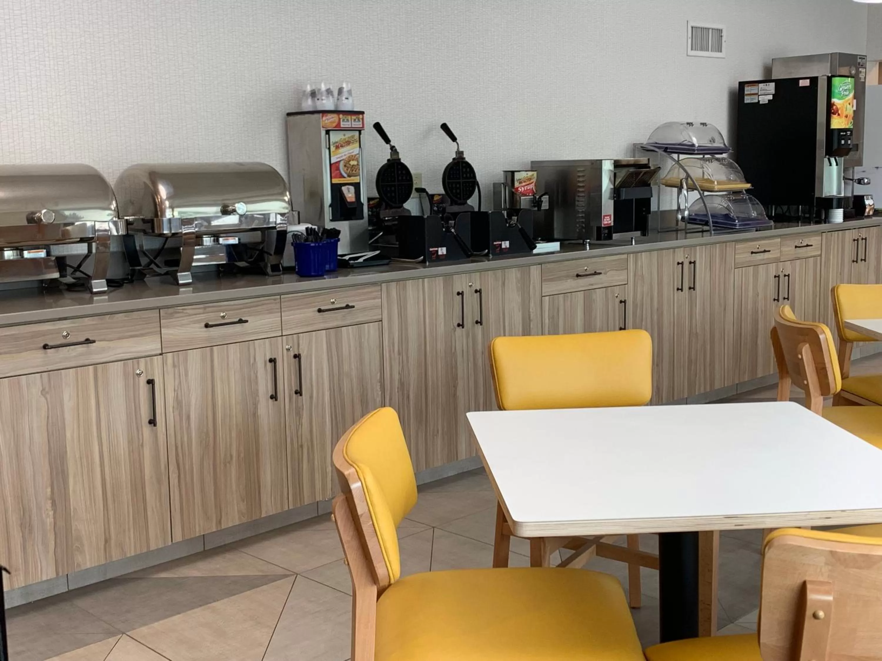 Breakfast in Days Inn & Suites by Wyndham Duluth by the Mall