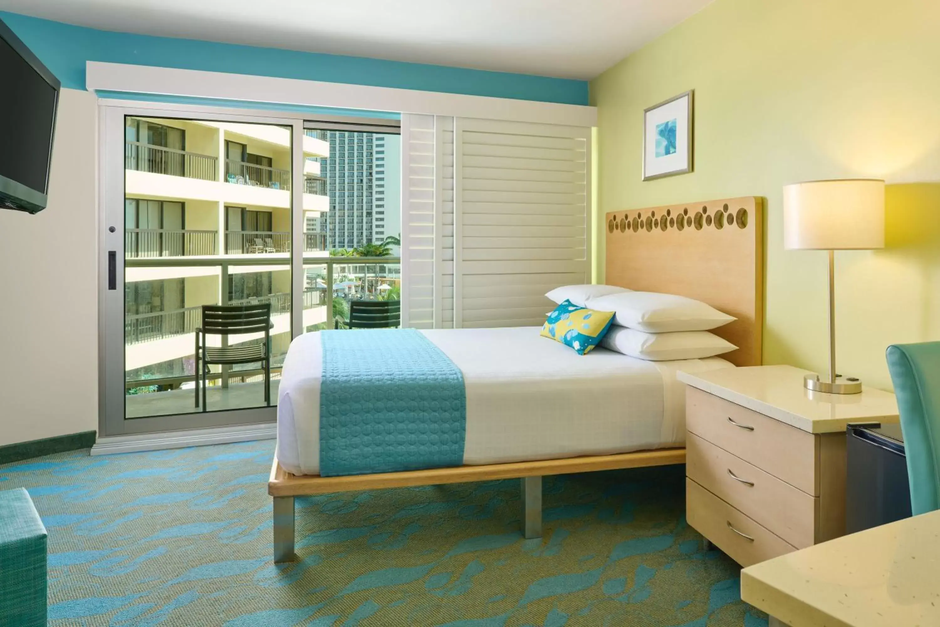 Bed in Aston Waikiki Circle Hotel