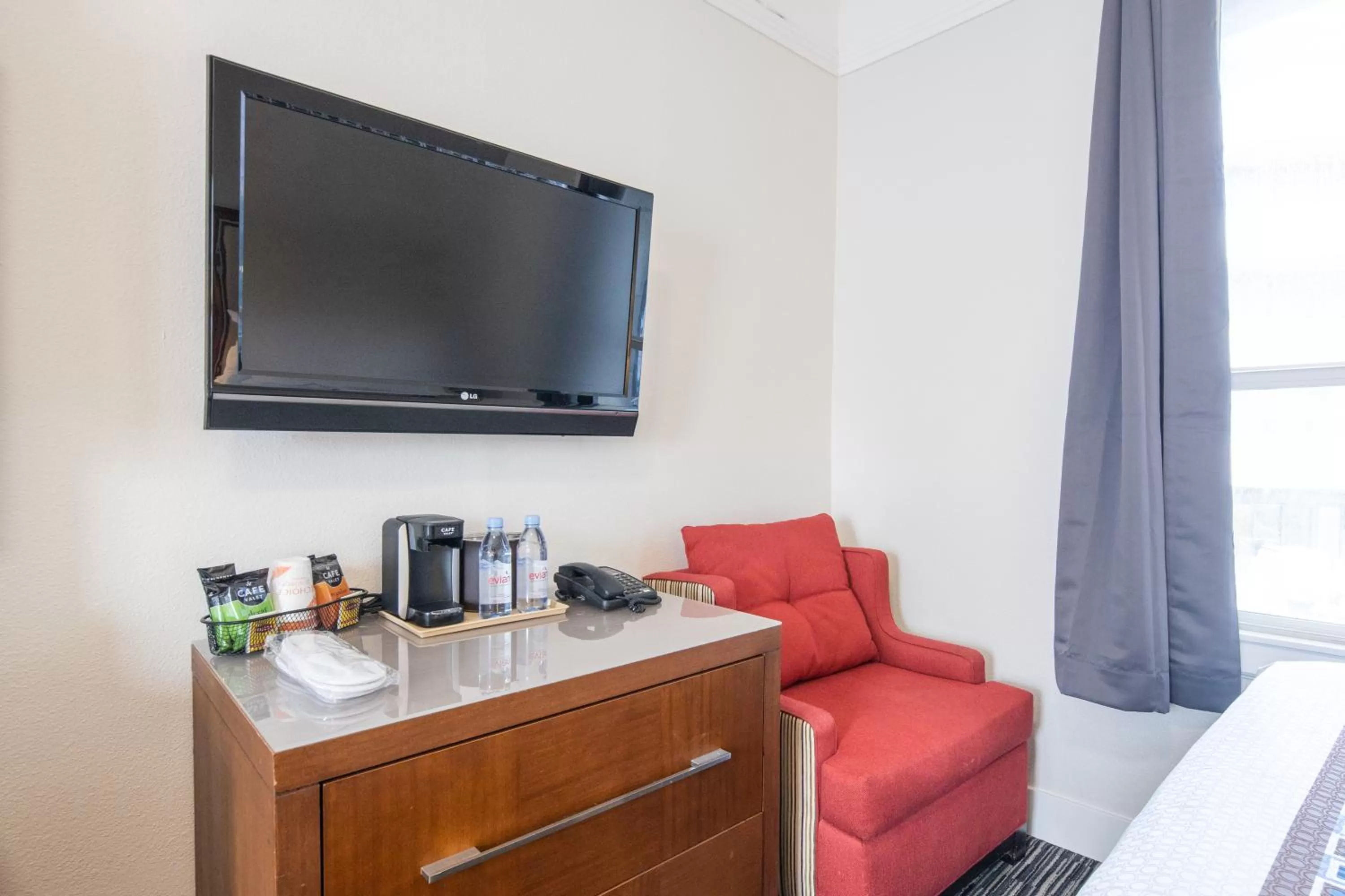 TV/Entertainment Center in Inn@Market