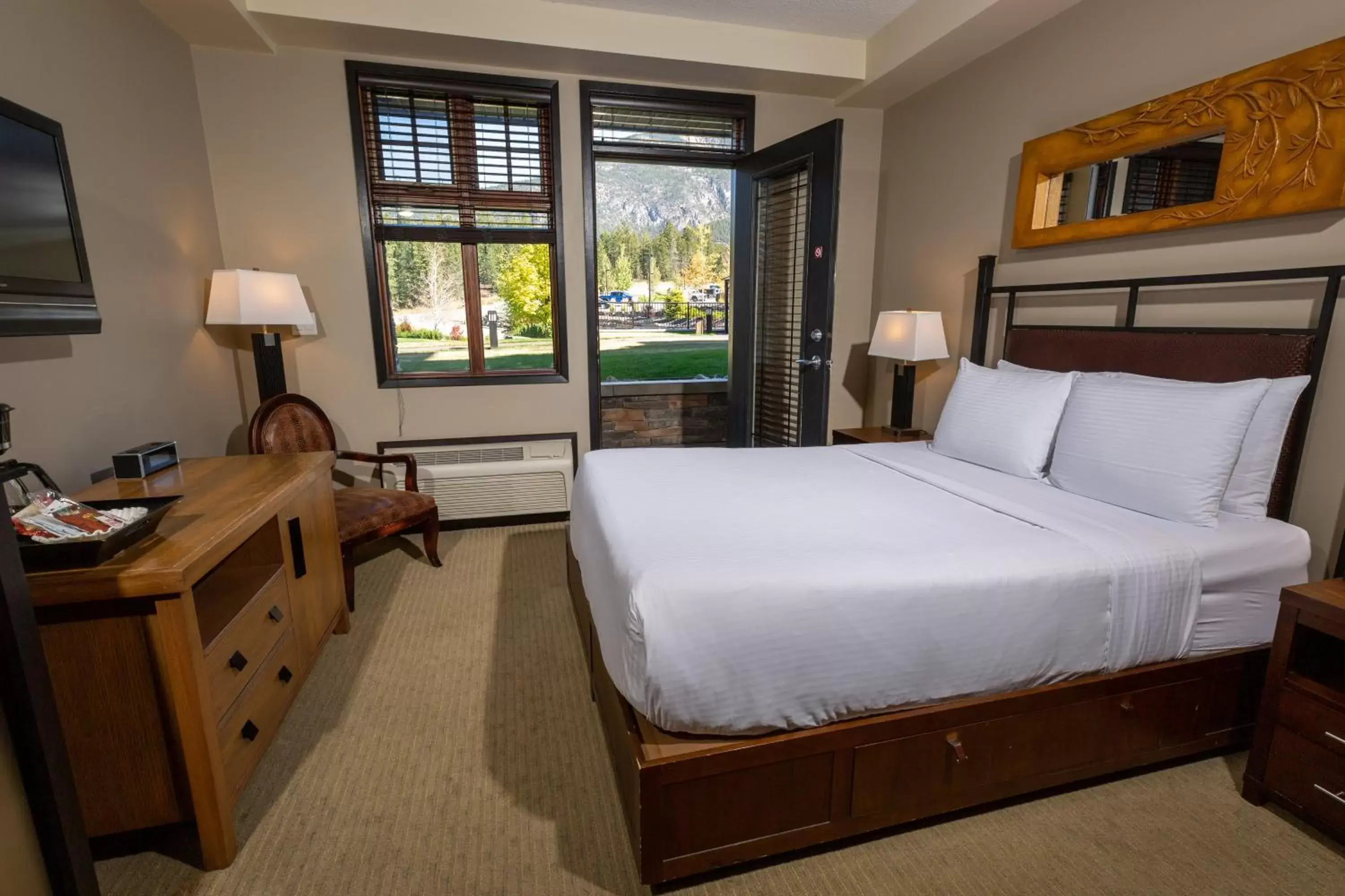 Bedroom, Bed in Copper Point Resort