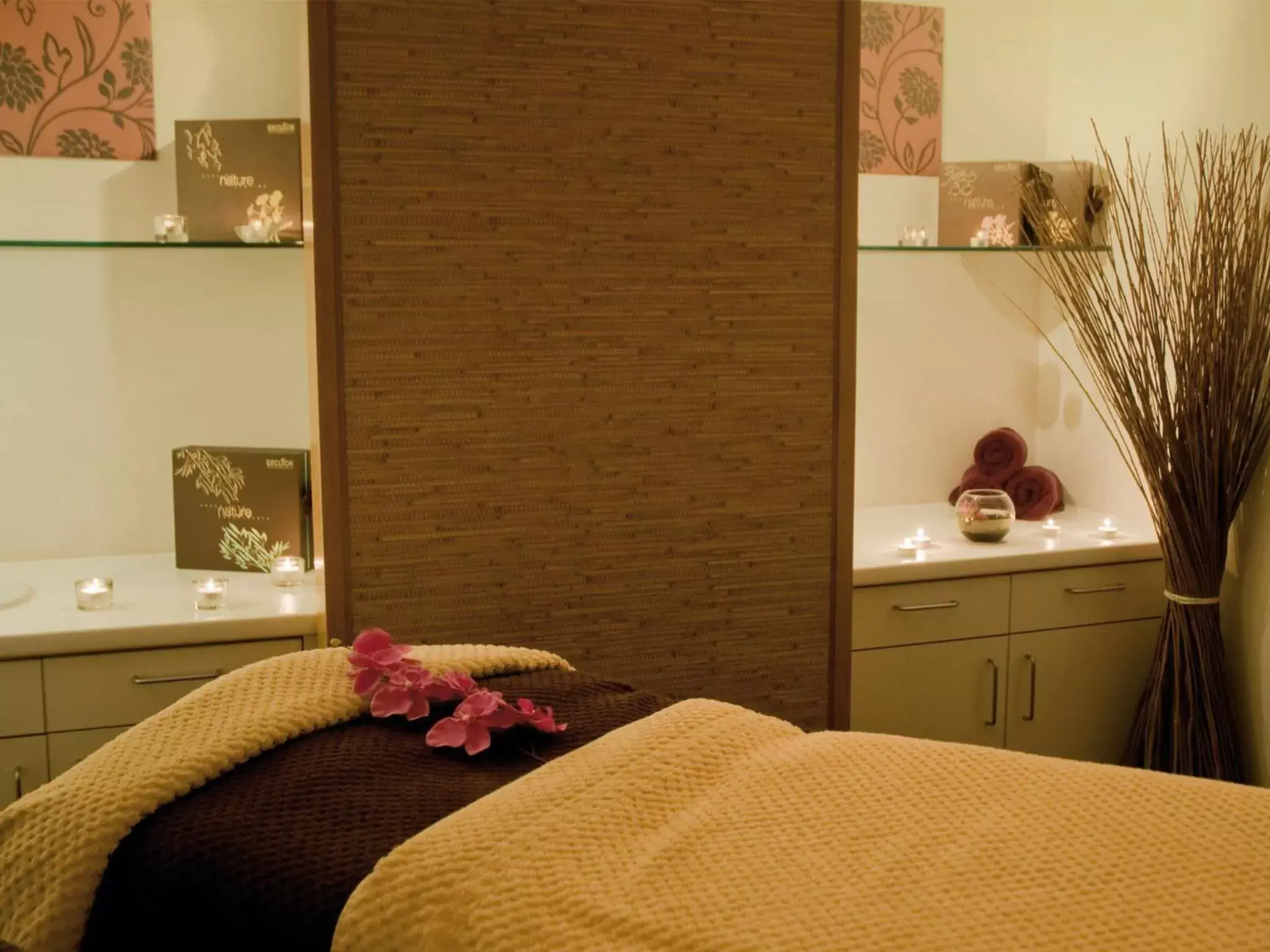 Massage, Bed in Macdonald Alveston Manor Hotel & Spa Massage, Bed in Macdonald Alveston Manor Hotel & Spa
