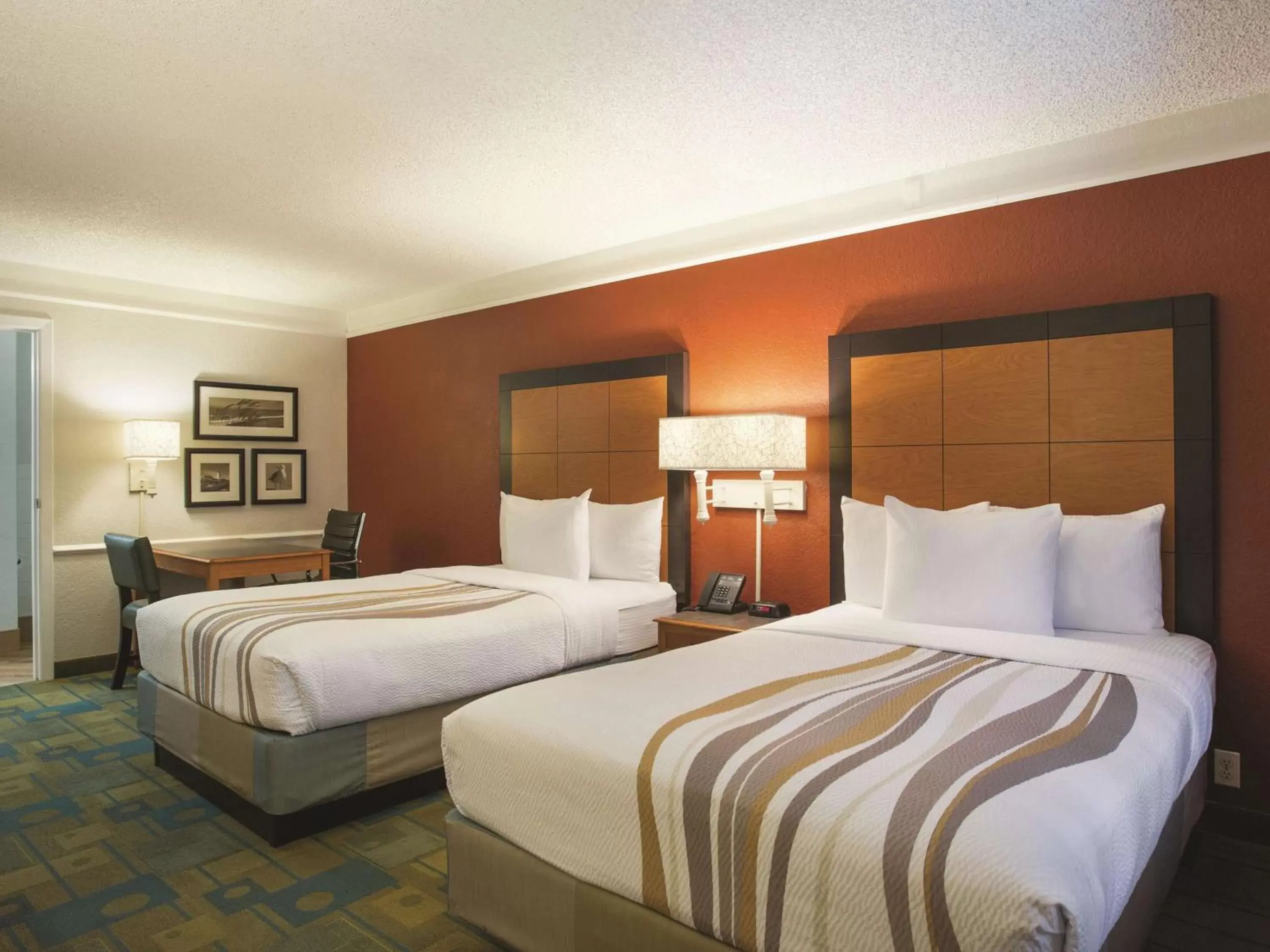 Photo of the whole room, Bed in La Quinta Inn by Wyndham San Diego Chula Vista