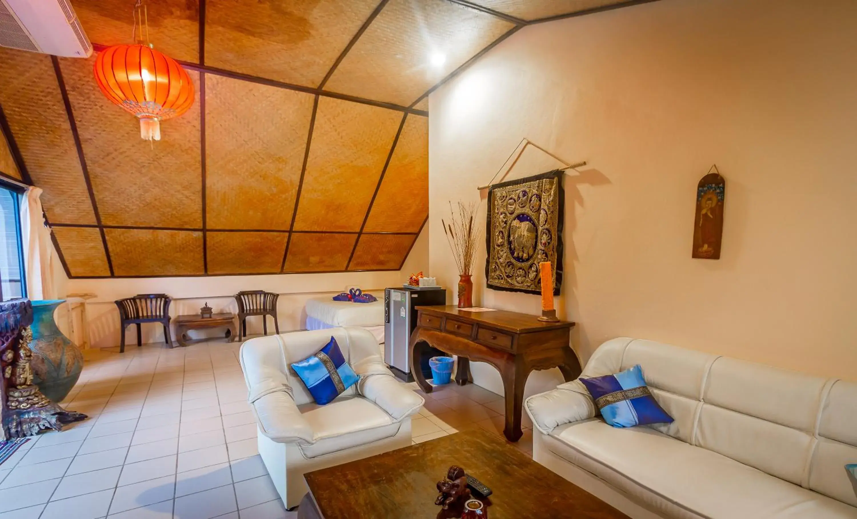 Bedroom, Seating Area in Laguna Beach Club Resort