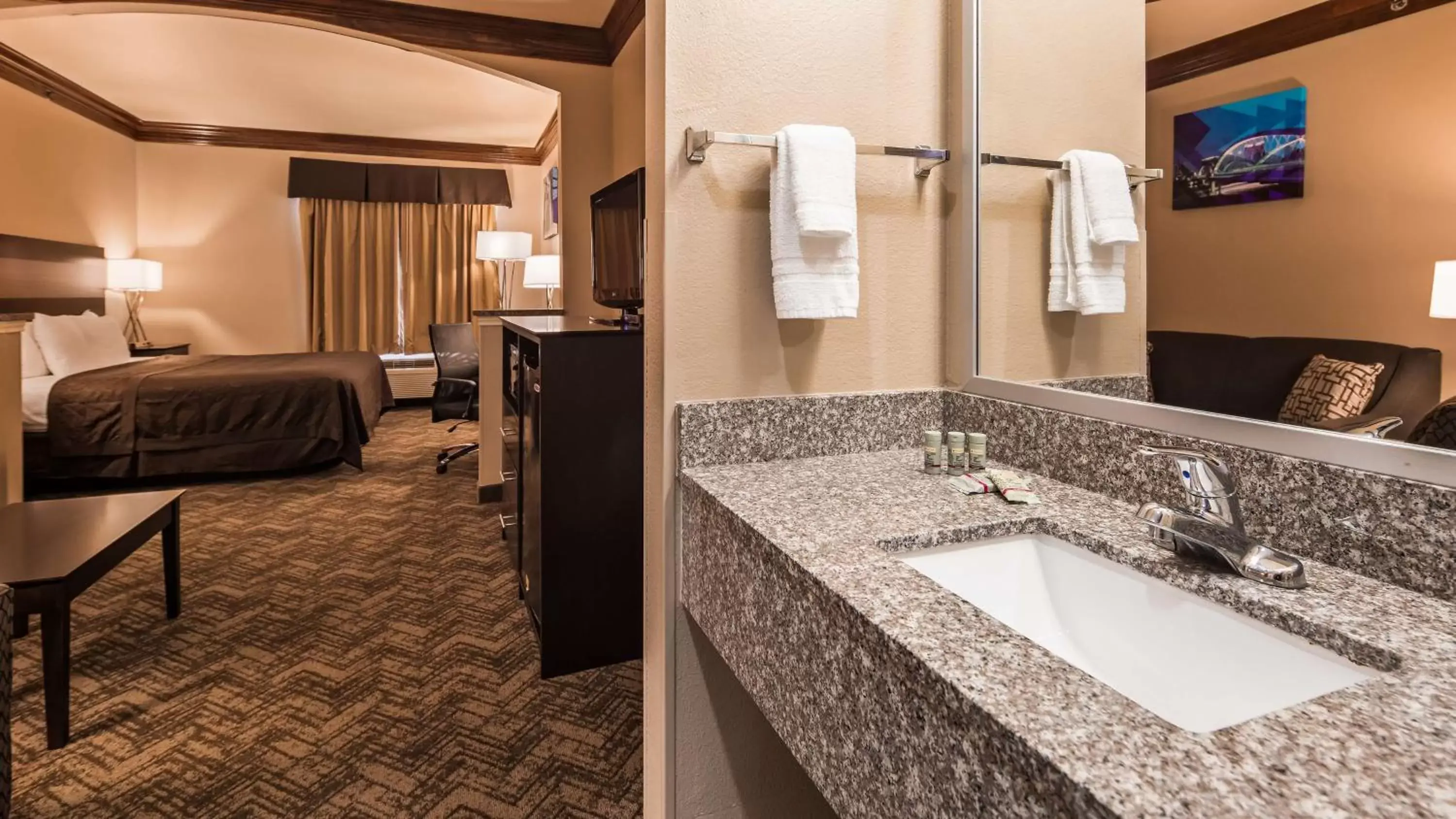 Photo of the whole room, Bathroom in Best Western Fort Worth Inn and Suites