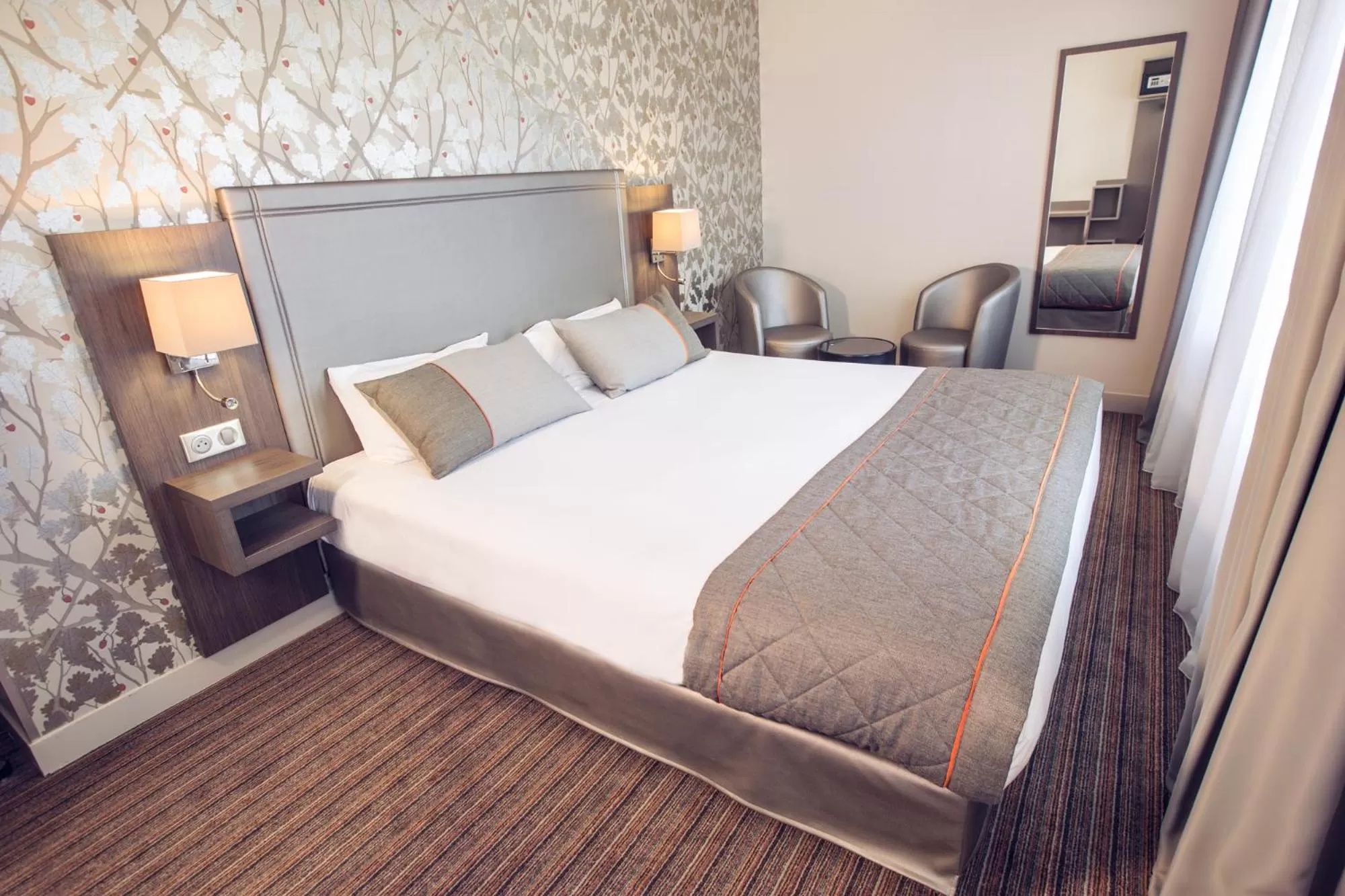 Photo of the whole room, Bed in Timhotel Paris Gare de l'Est