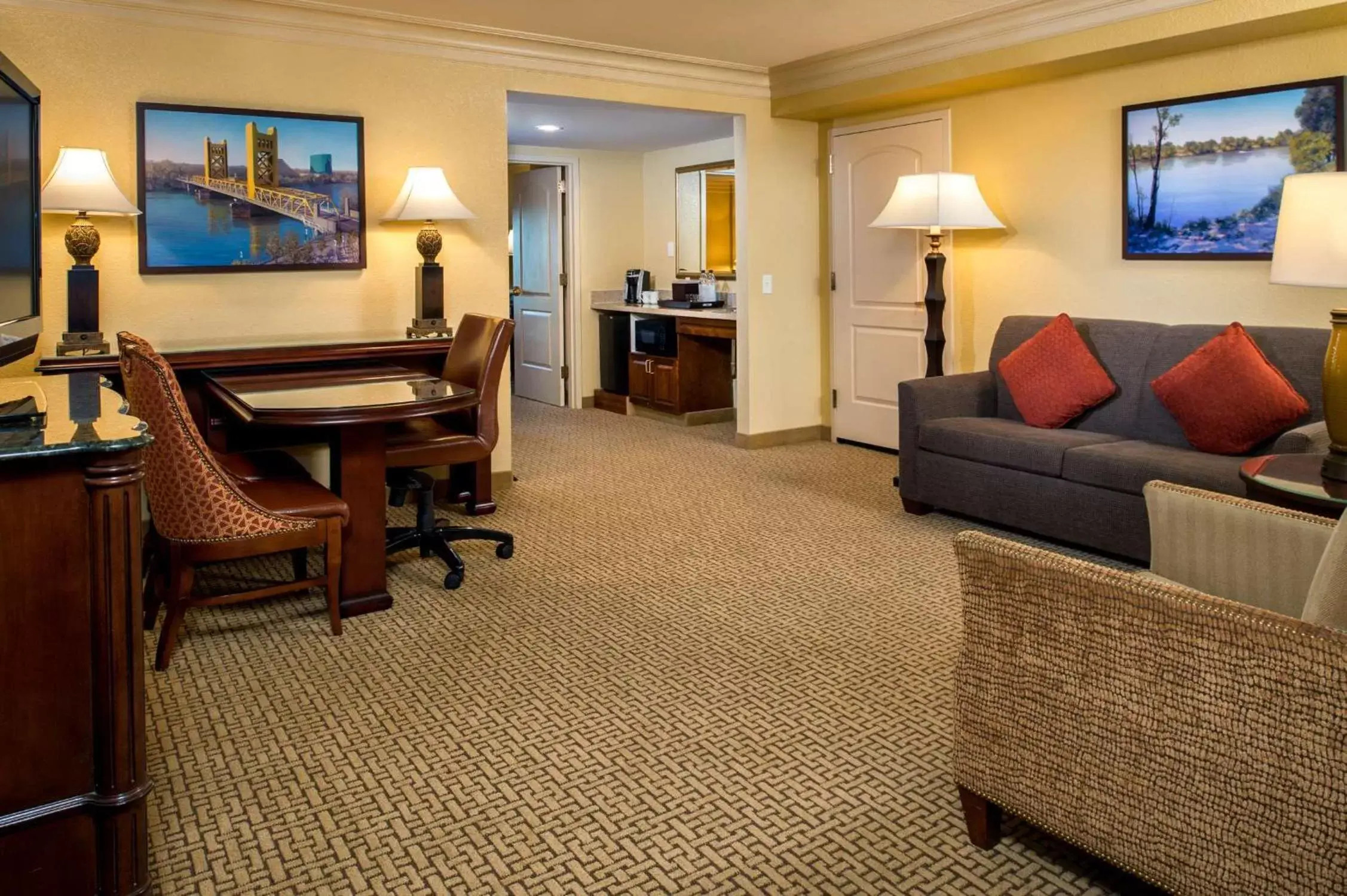 Living room, Seating Area in Embassy Suites by Hilton Sacramento Riverfront Promenade