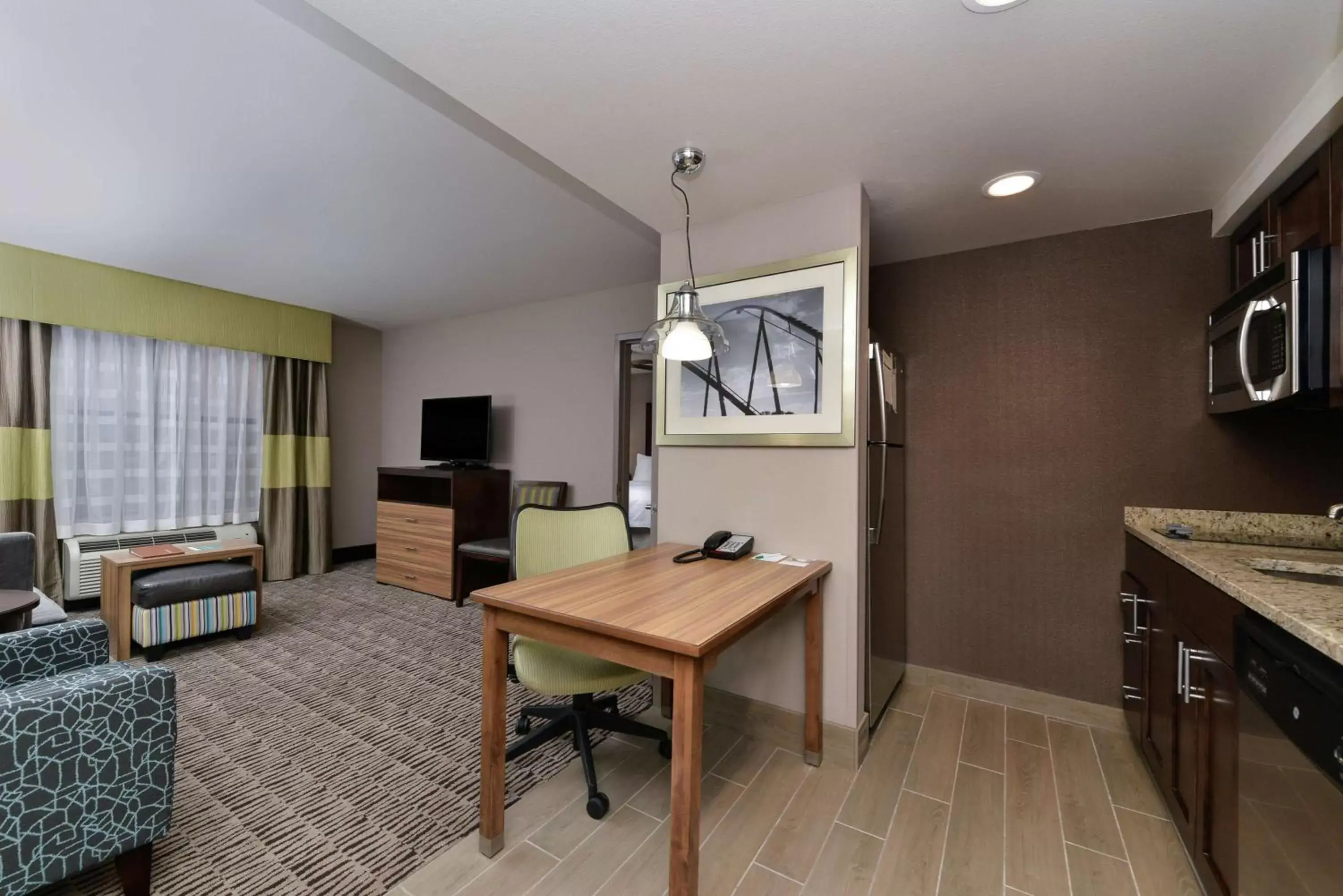 Bedroom, Dining Area in Homewood Suites by Hilton Cincinnati/Mason