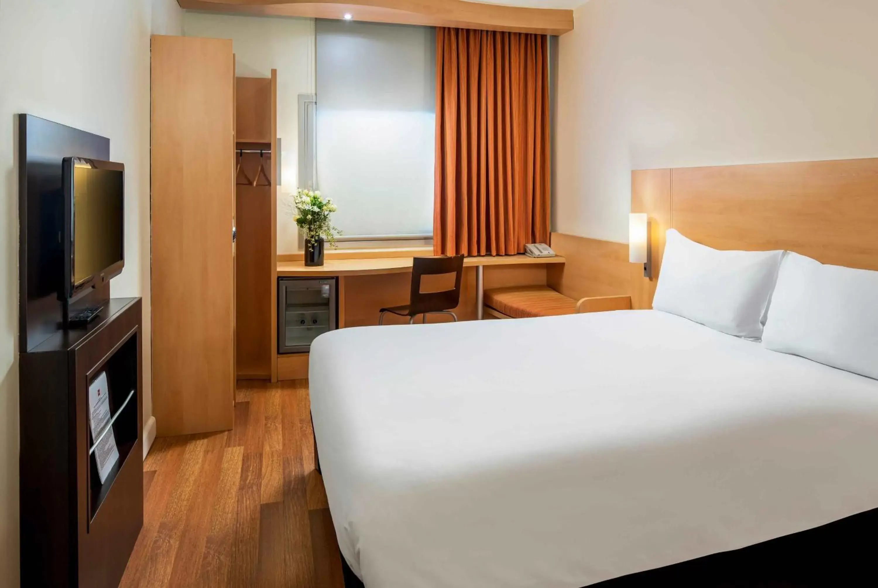 Bed in Ibis Izmir Alsancak