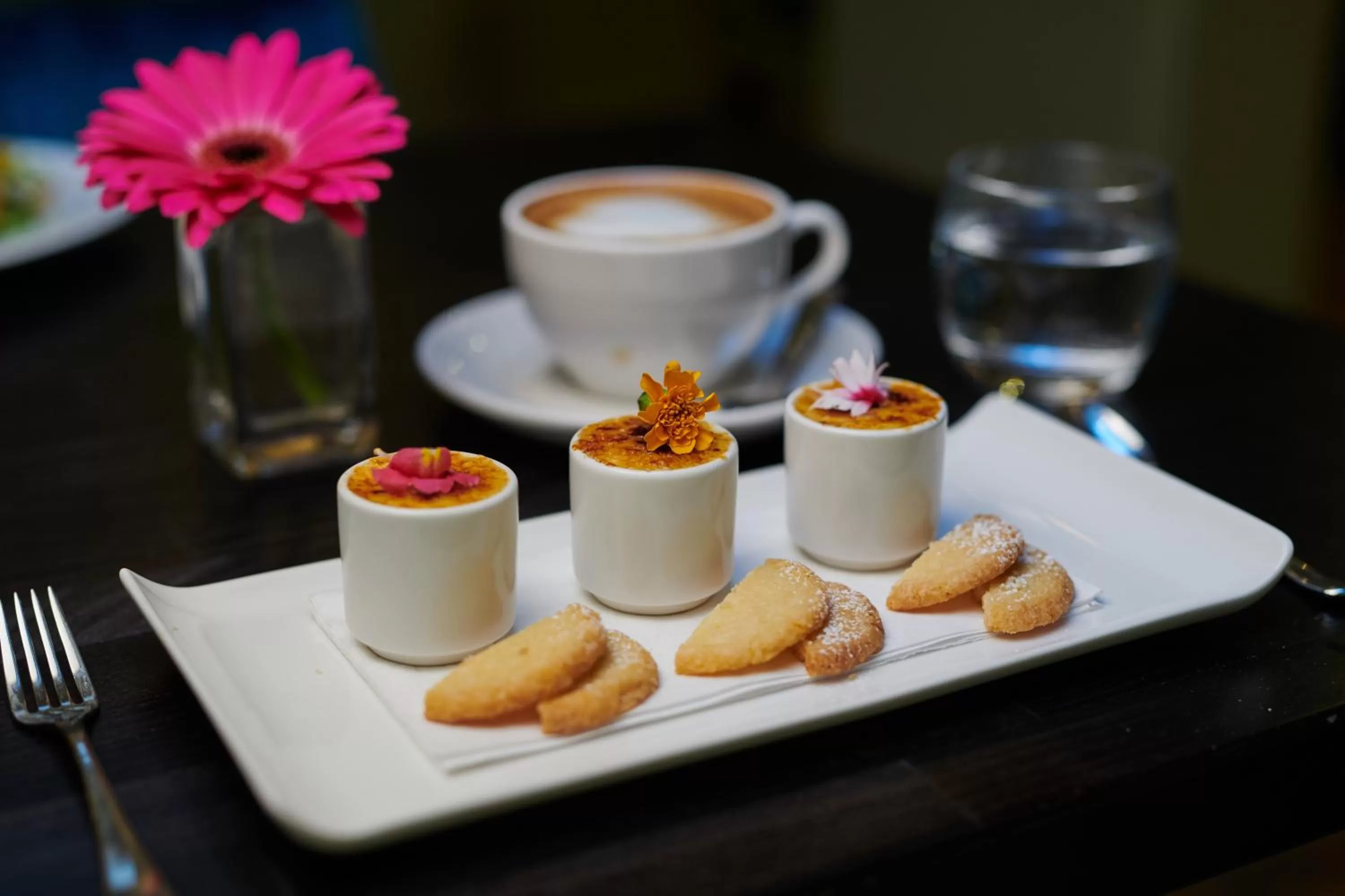 Restaurant/places to eat in County Hotel