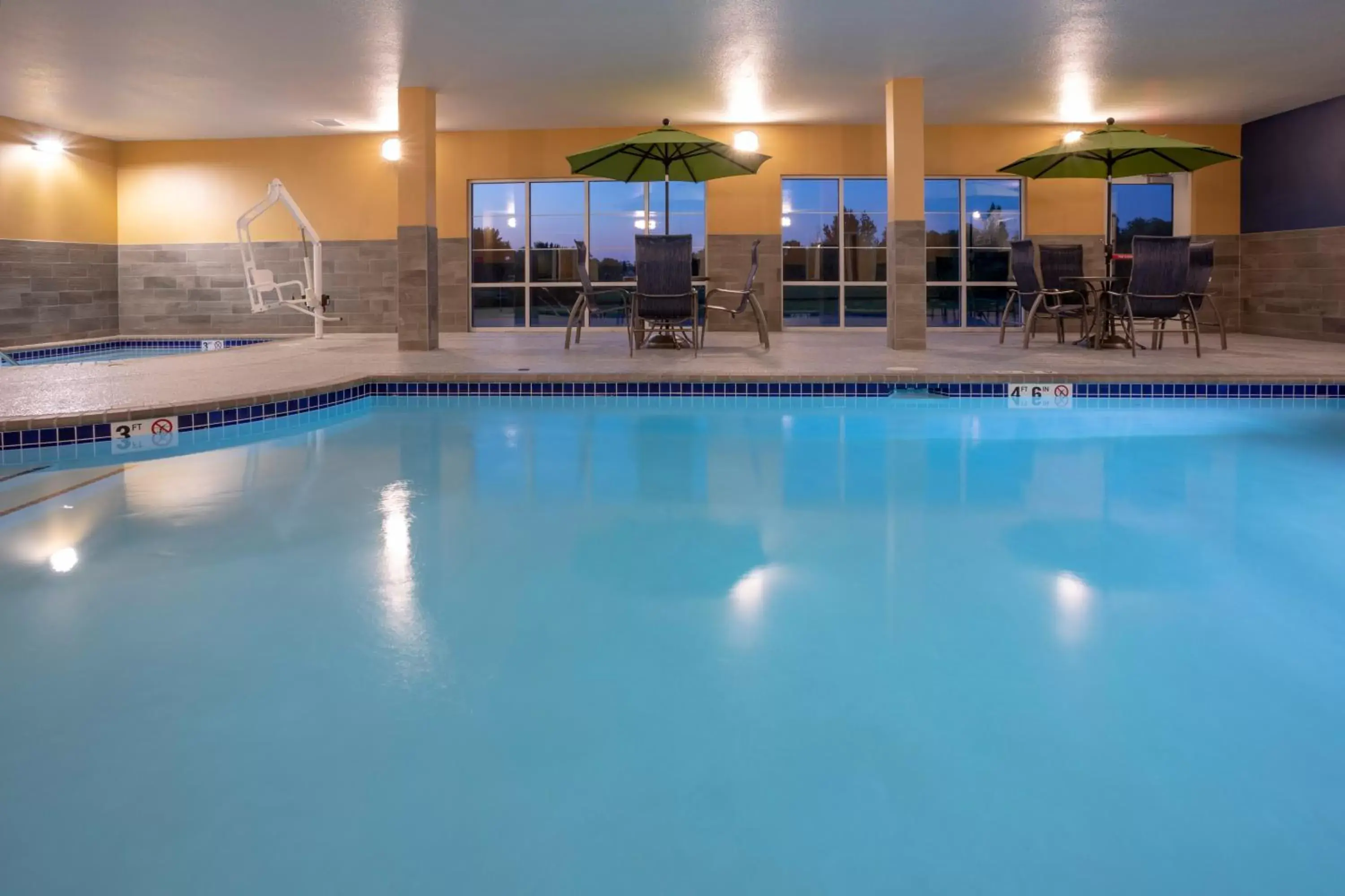 Swimming Pool in GrandStay Hotel & Suites