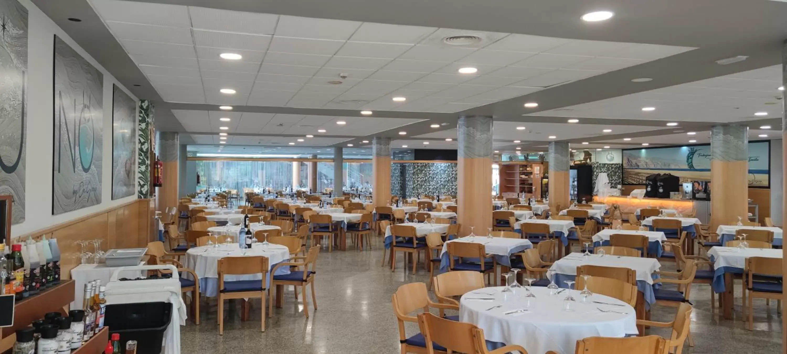 Restaurant/Places to Eat in Hotel Neptuno by ON GROUP
