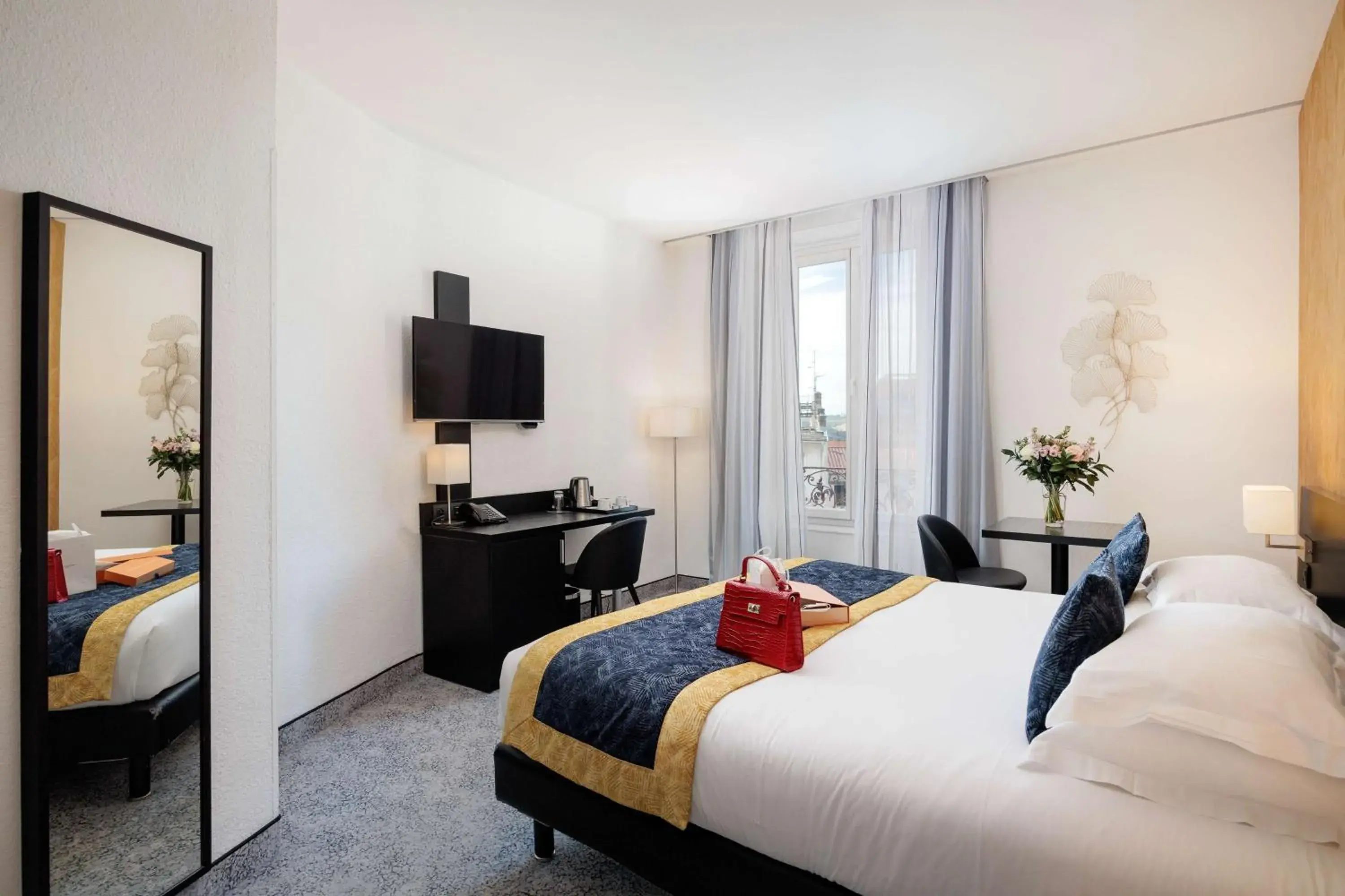 Bedroom, Bed in Best Western Plus Hôtel Massena Nice Bedroom, Bed in Best Western Plus Hôtel Massena Nice