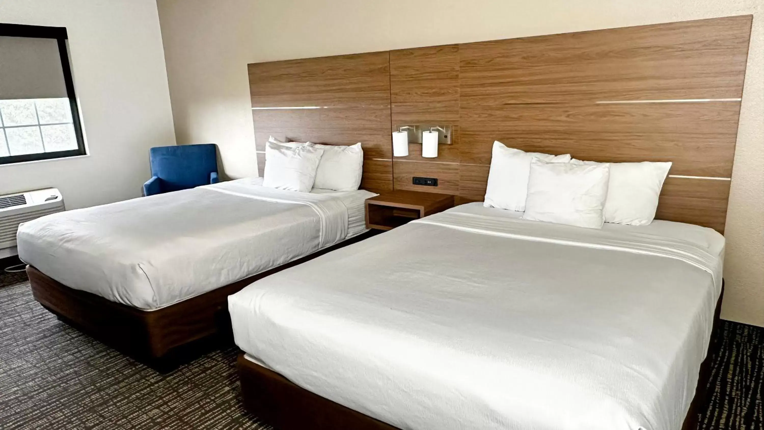 Bedroom, Bed in Estherville Hotel & Suites