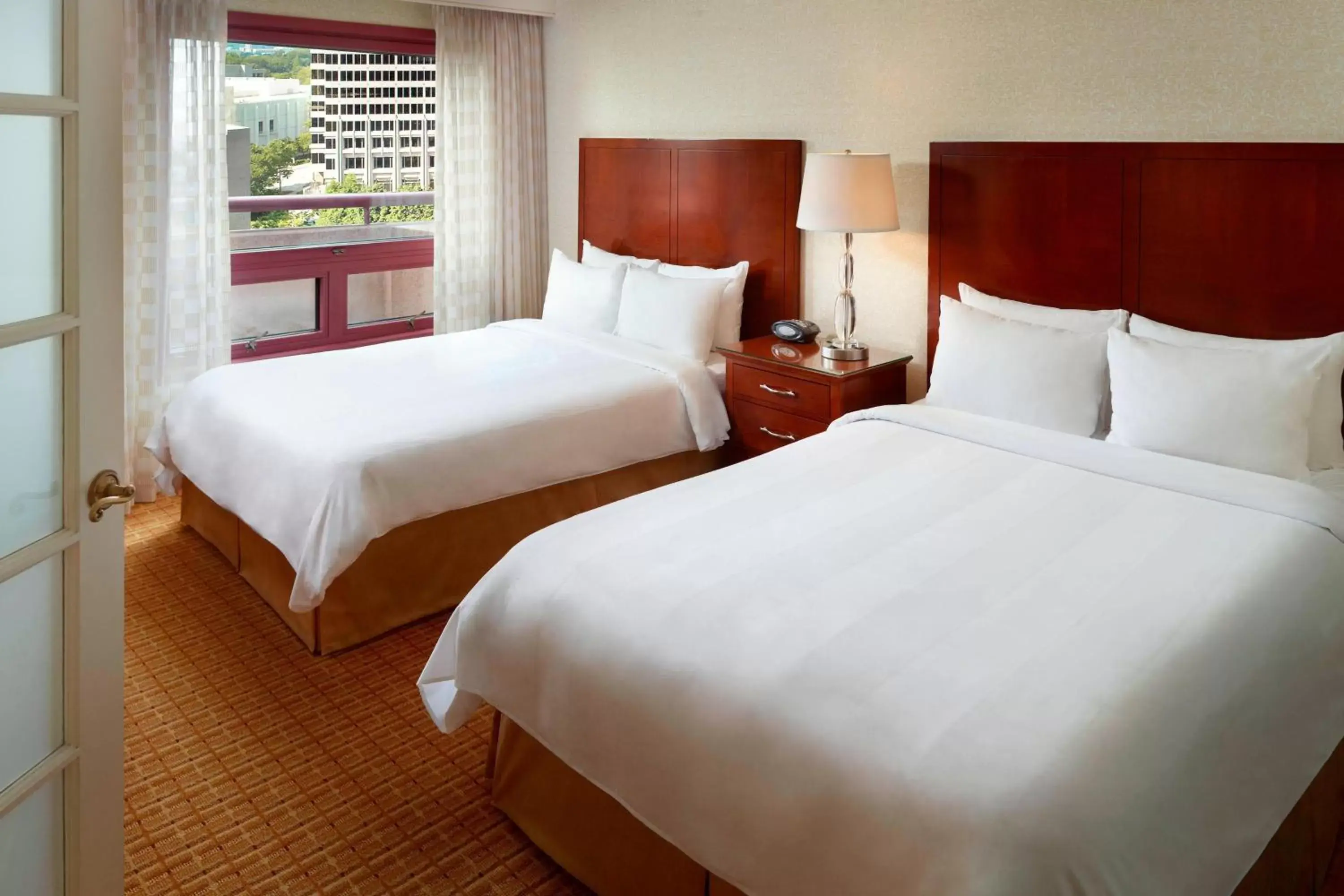 Bedroom, Bed in Atlanta Marriott Suites Midtown